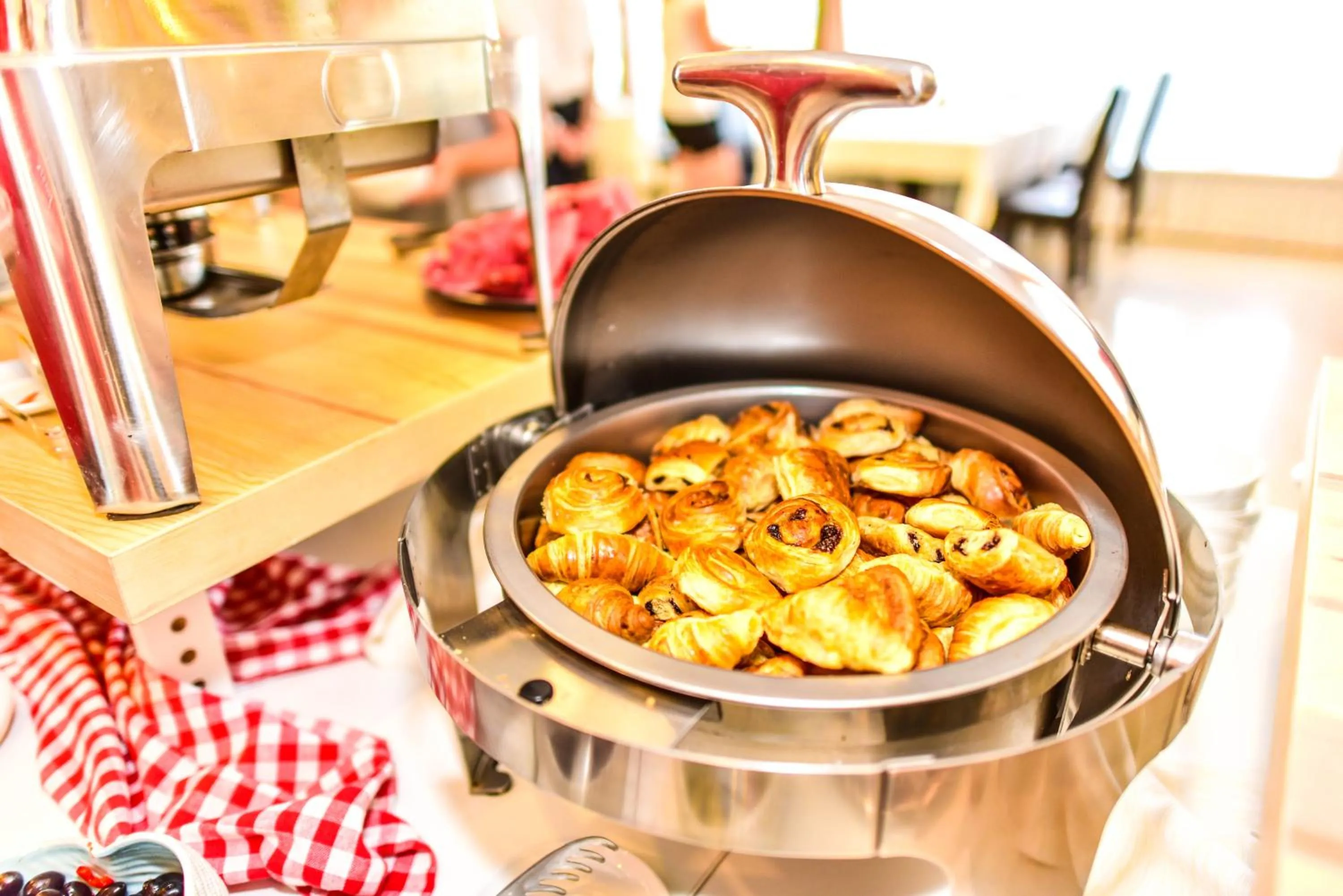 Buffet breakfast in Hotel Parc