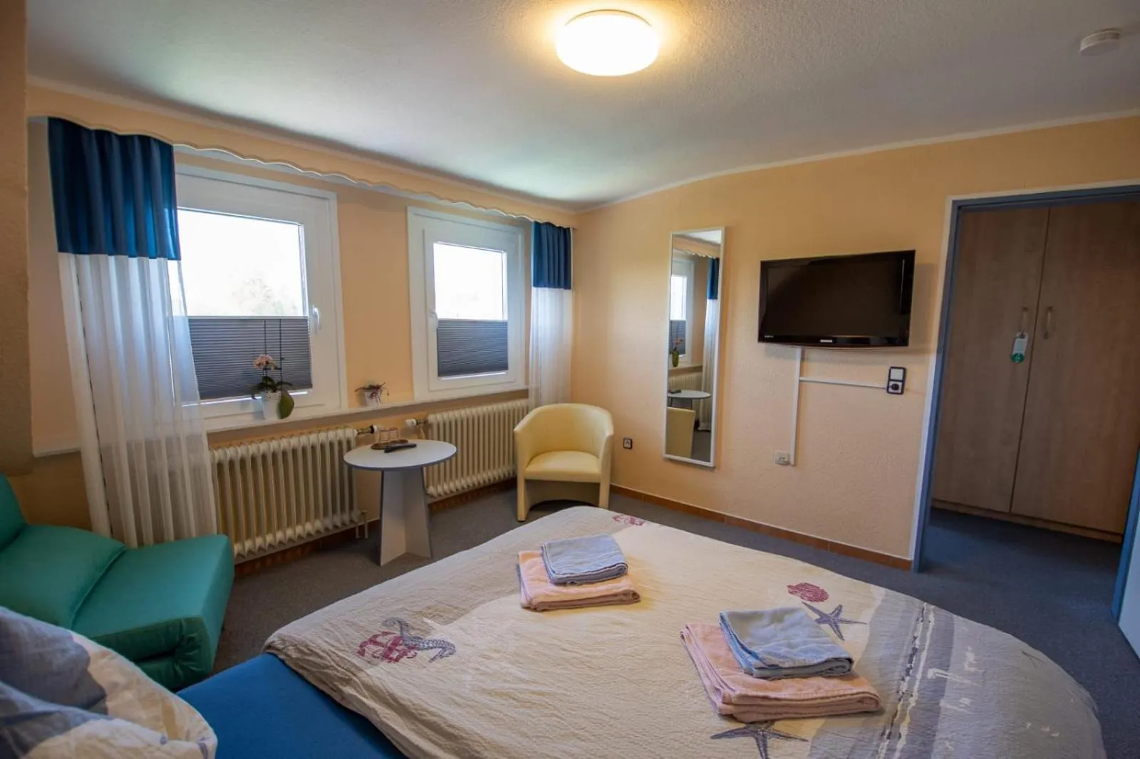 TV and multimedia, Bed in Hotel Norden Norddeich