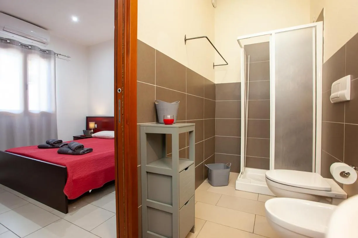 Bathroom, Bed in Mivida "Le stanze di Ada"