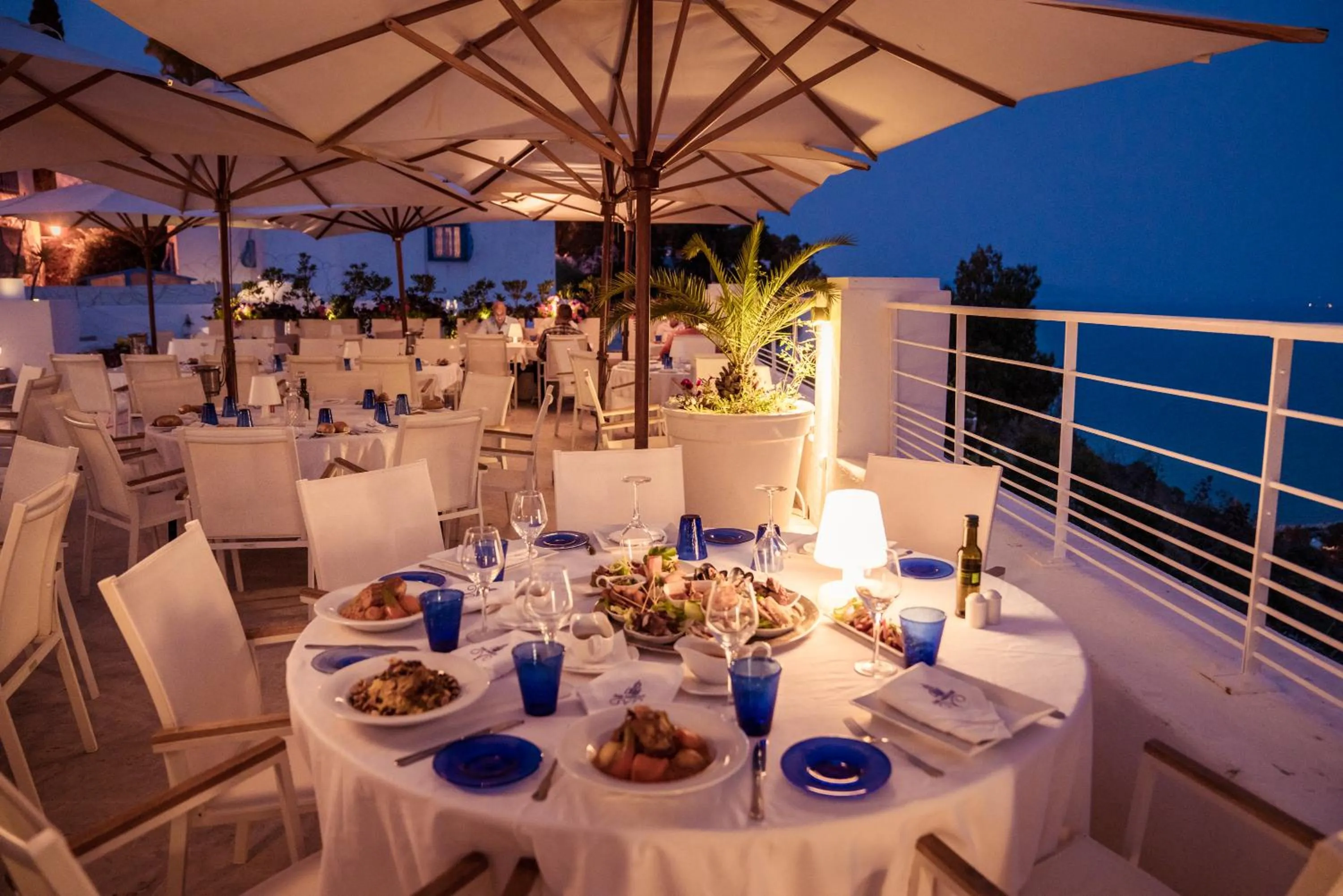 Restaurant/places to eat in Dar Said