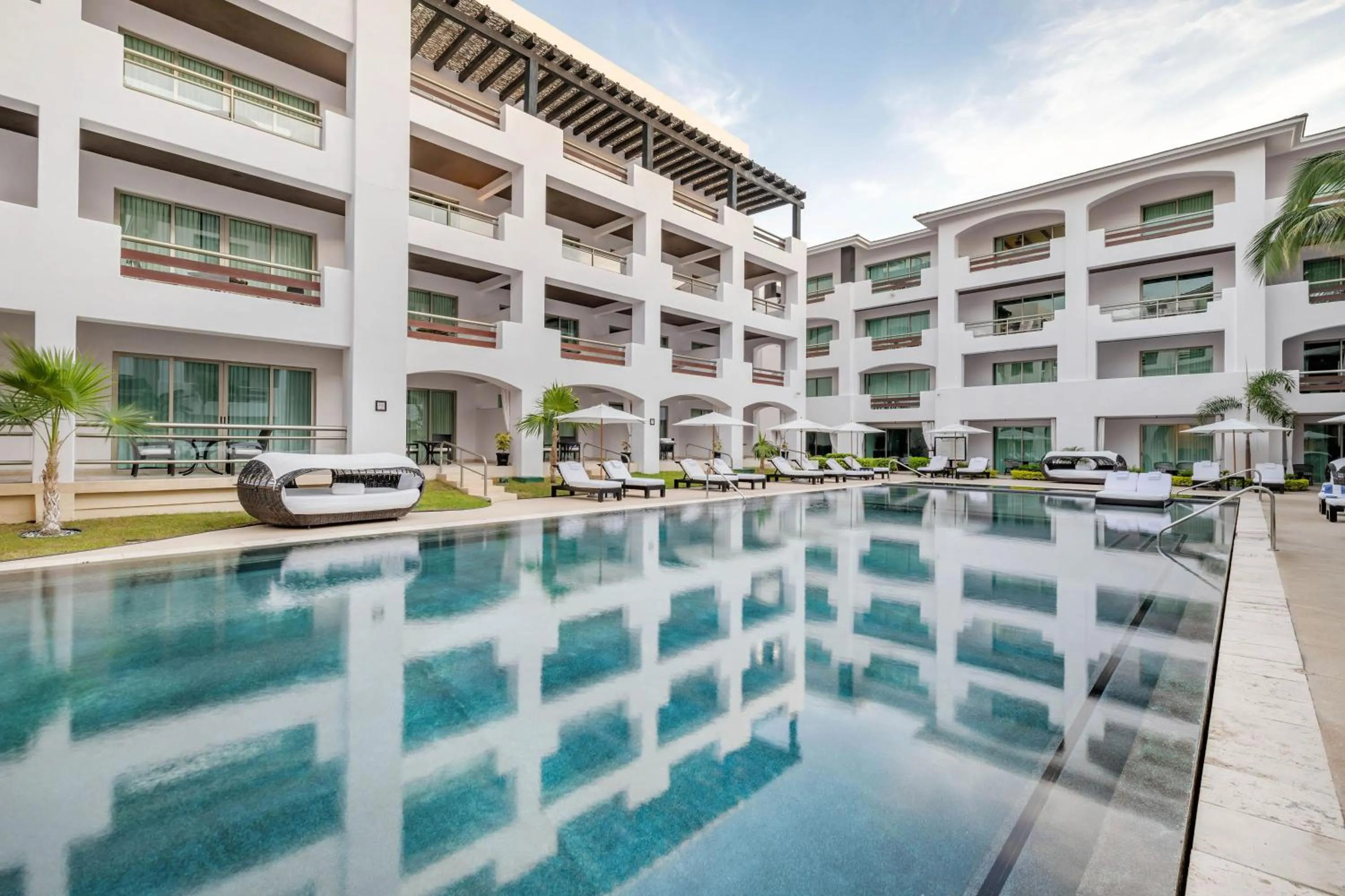Swimming pool in Hilton Vacation Club Cabo Azul Los Cabos