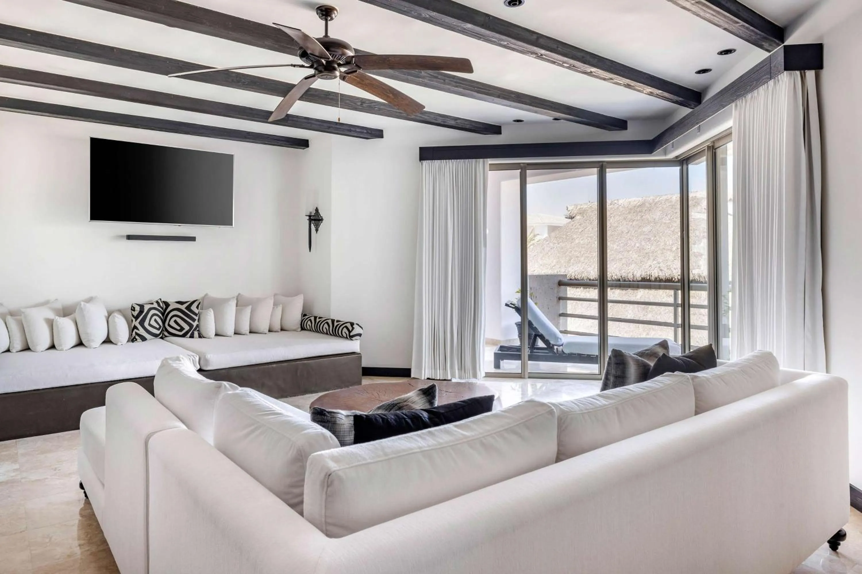 Living room, Bed in Hilton Vacation Club Cabo Azul Los Cabos