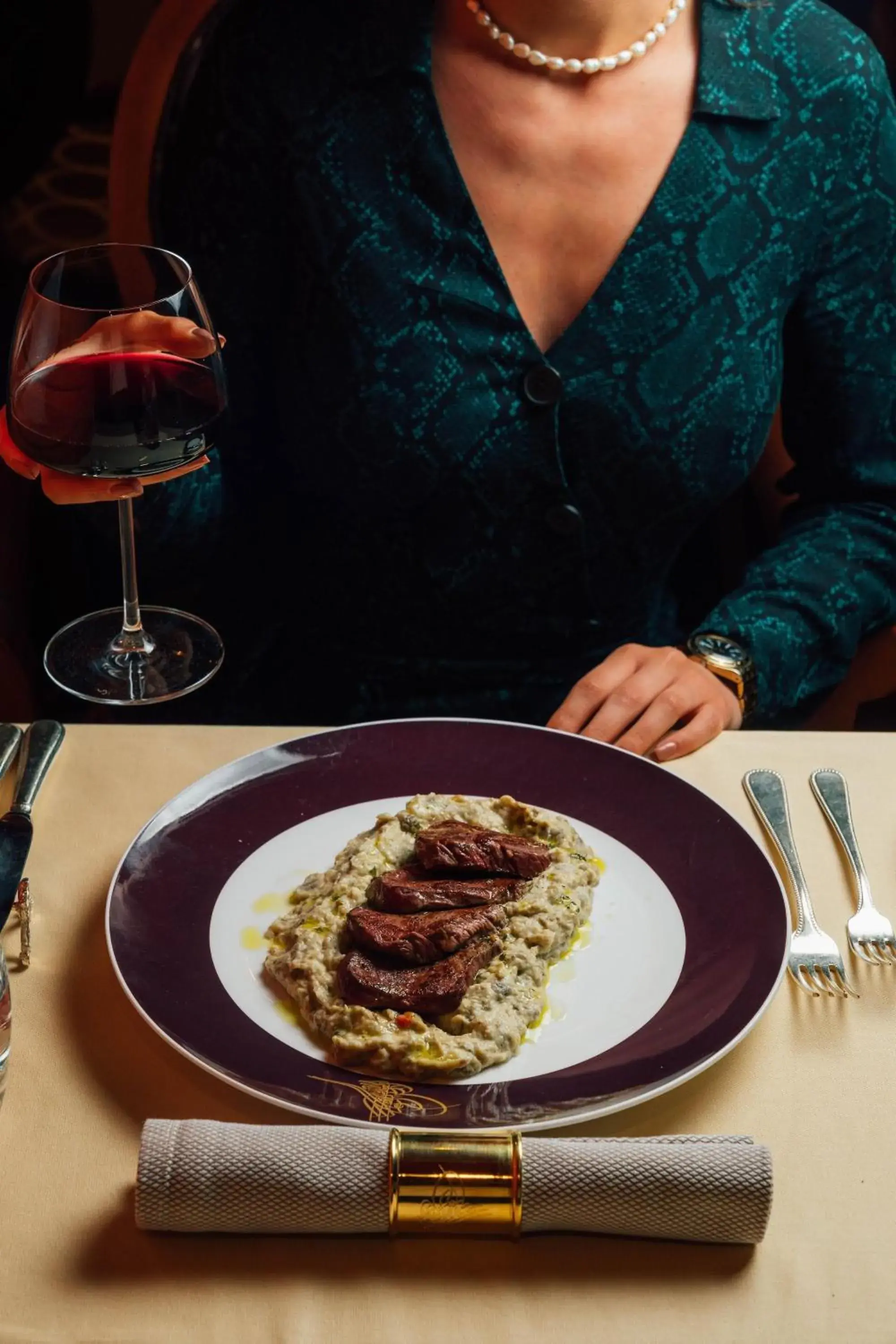 Restaurant/places to eat in Kempinski Nile Hotel, Cairo Restaurant/places to eat in Kempinski Nile Hotel, Cairo