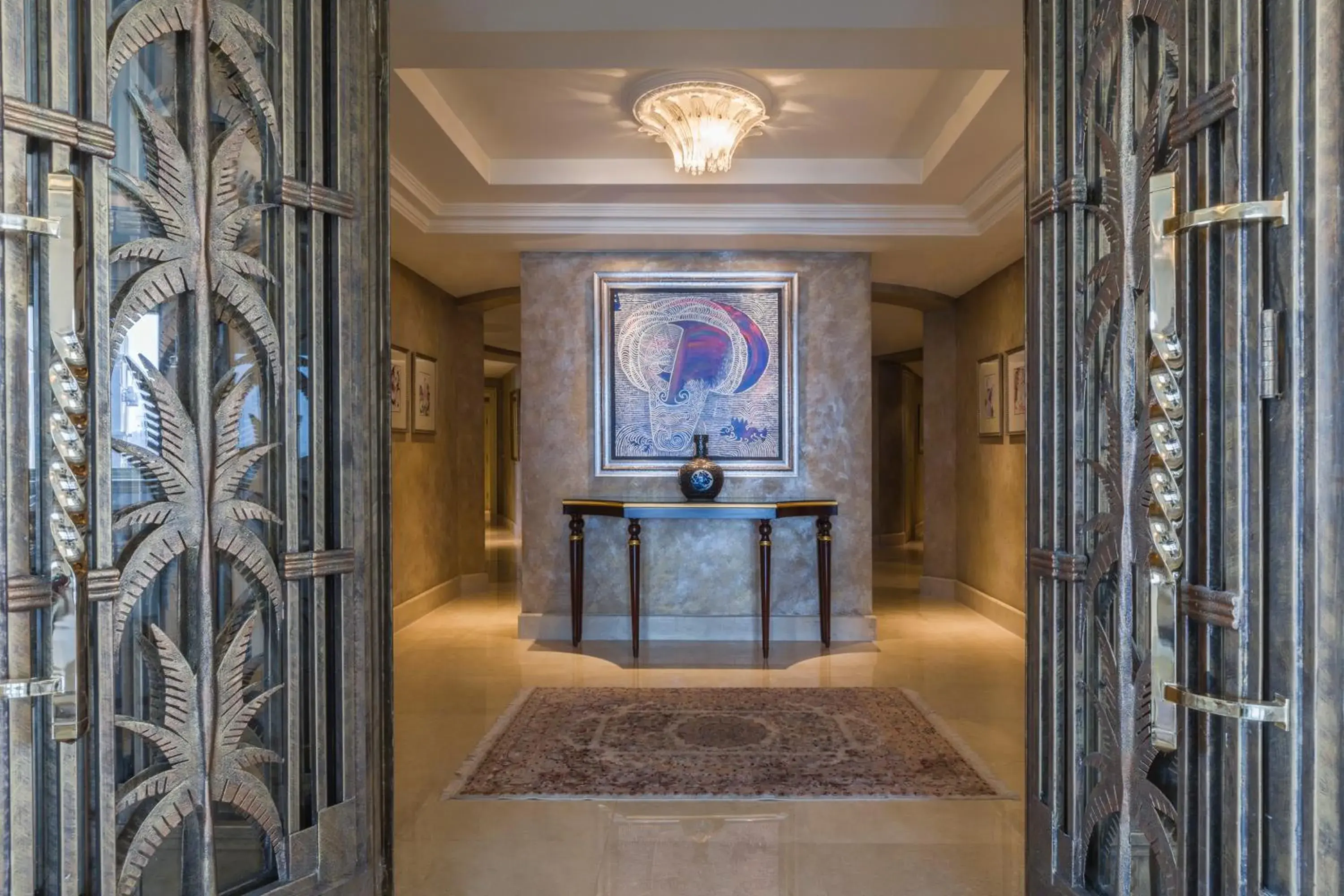 Facade/entrance in Kempinski Nile Hotel, Cairo Facade/entrance in Kempinski Nile Hotel, Cairo