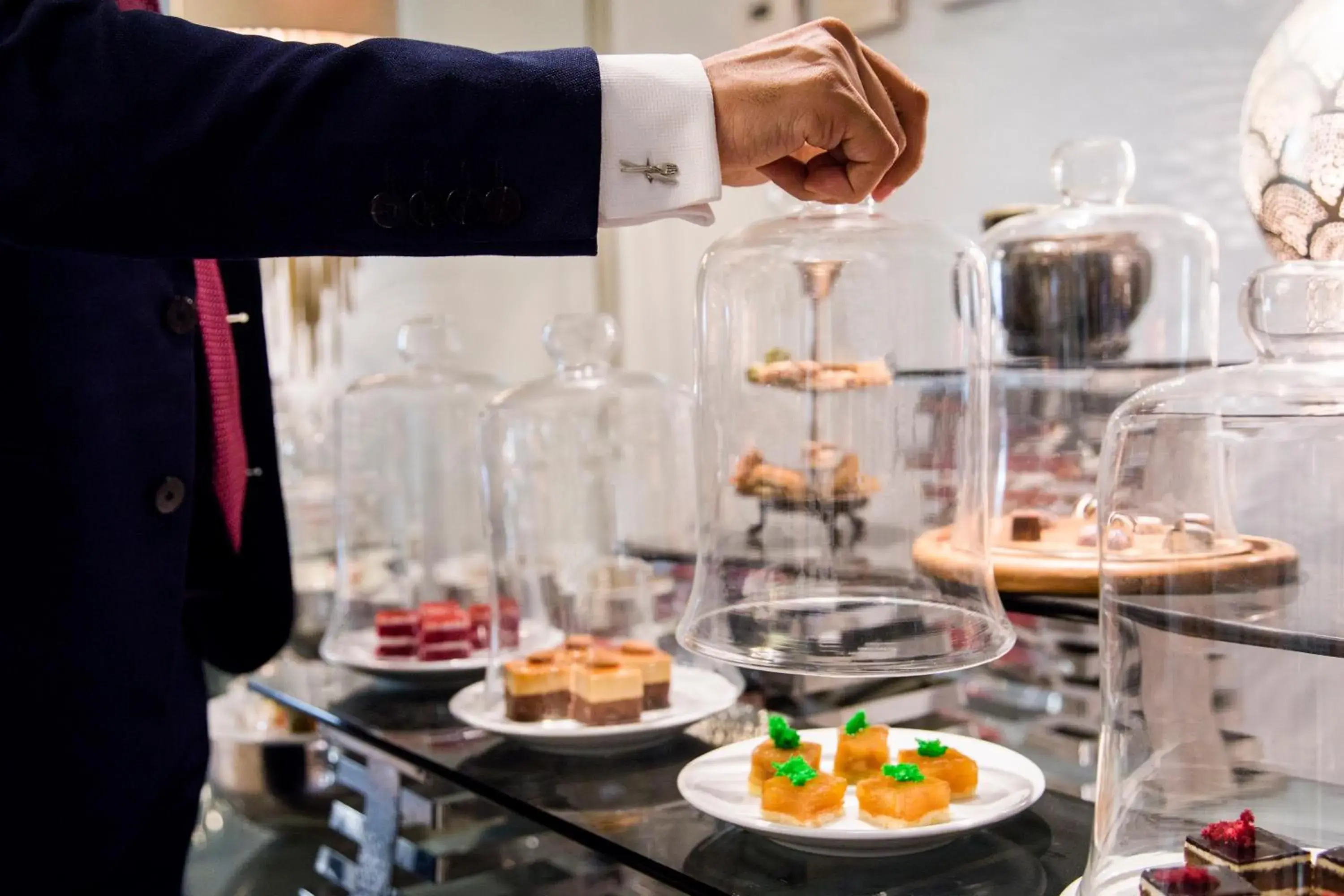 Lounge or bar in Kempinski Nile Hotel, Cairo Lounge or bar in Kempinski Nile Hotel, Cairo