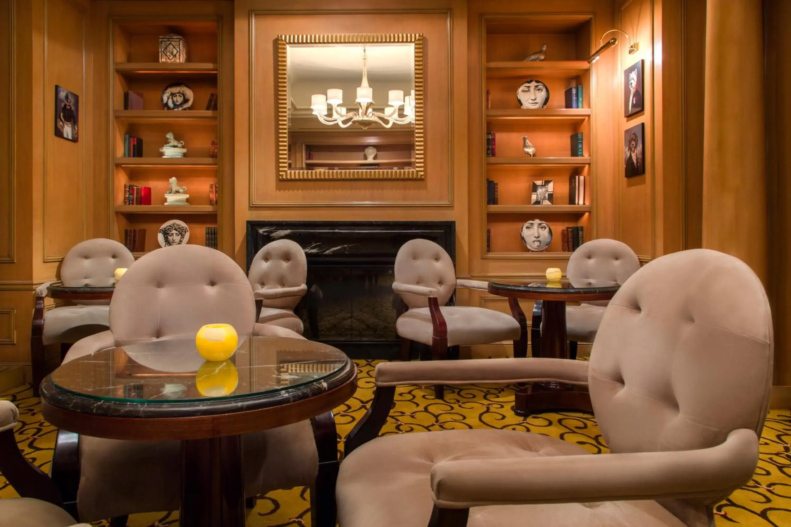 Lounge or bar in Kempinski Nile Hotel, Cairo Lounge or bar in Kempinski Nile Hotel, Cairo