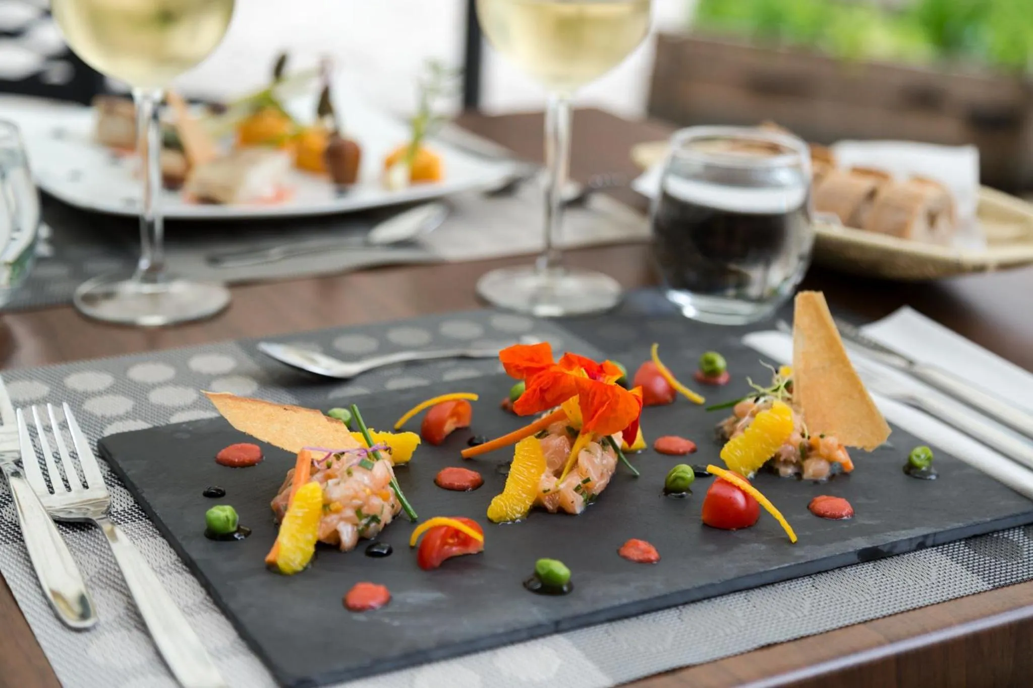 Restaurant/places to eat in Hôtel & Spa du Domaine des Thômeaux, The Originals Relais