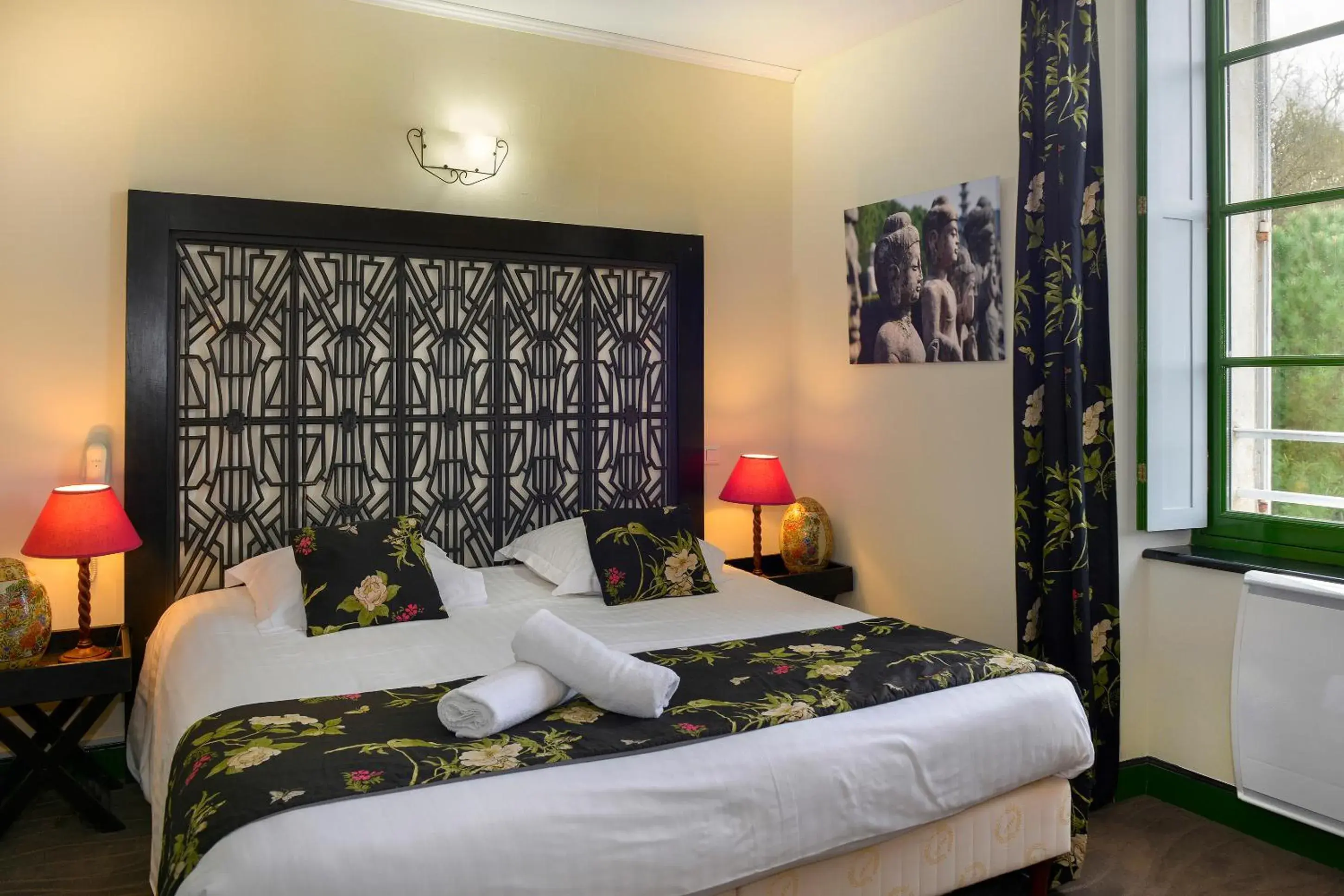 Bed in Hôtel & Spa du Domaine des Thômeaux, The Originals Relais Bed in Hôtel & Spa du Domaine des Thômeaux, The Originals Relais