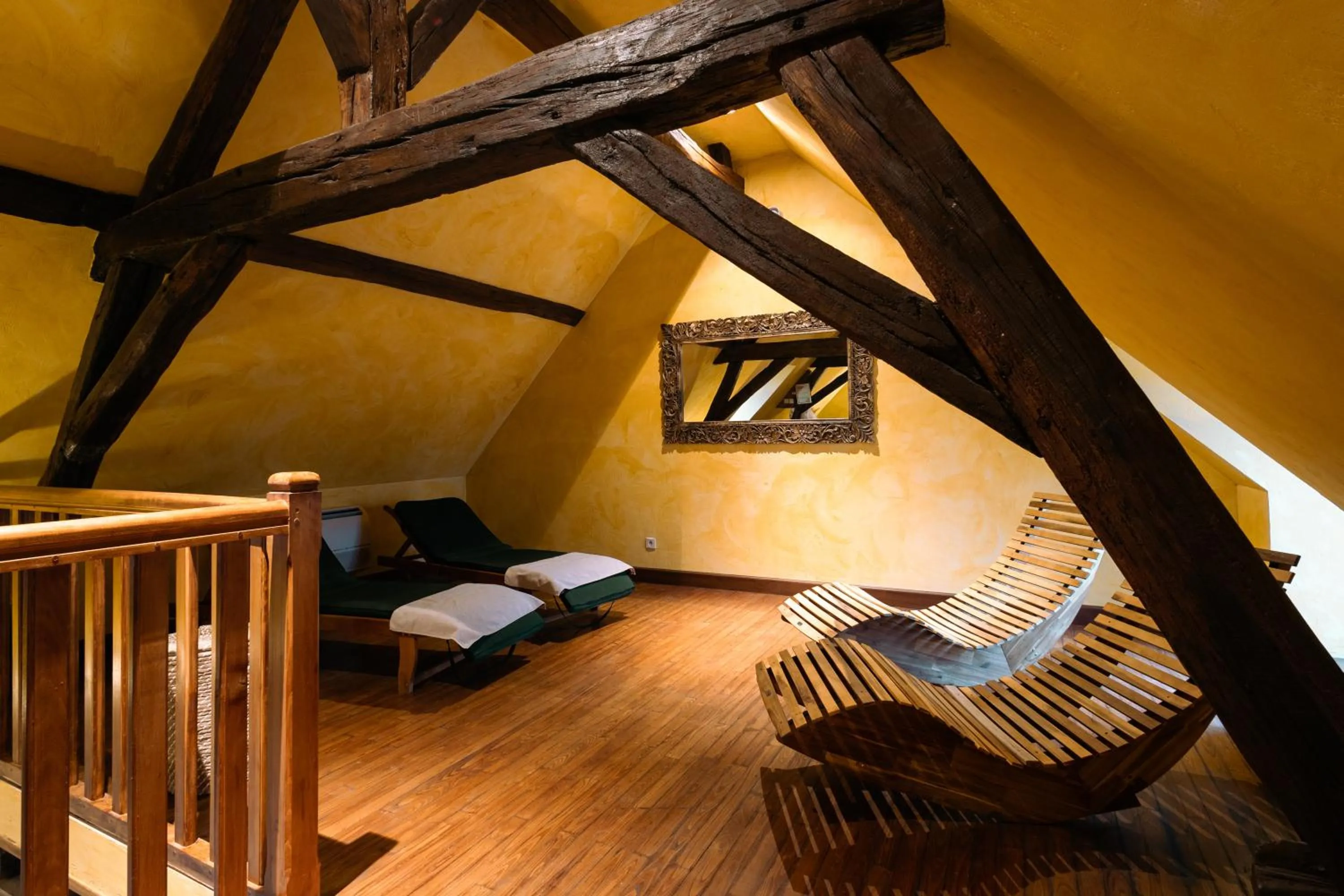 Bed in Hôtel & Spa du Domaine des Thômeaux, The Originals Relais