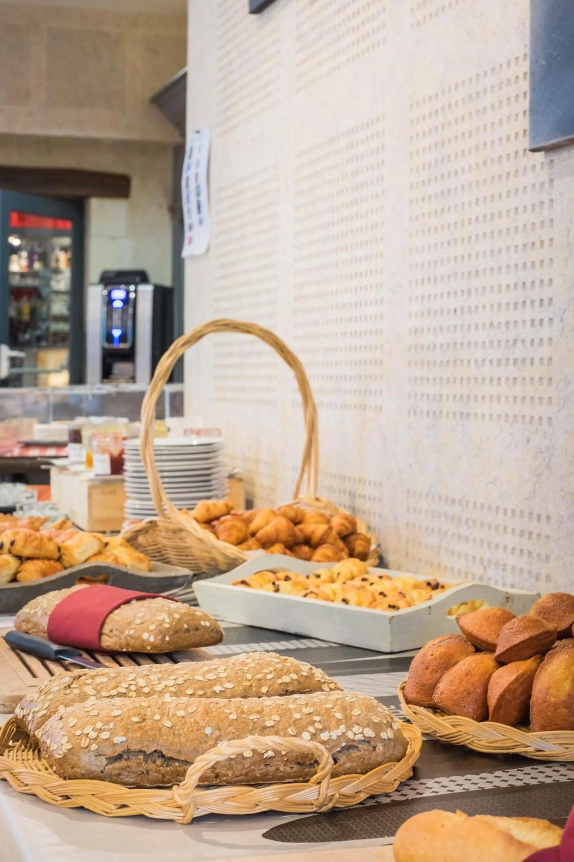 Restaurant/places to eat in Hôtel & Spa du Domaine des Thômeaux, The Originals Relais