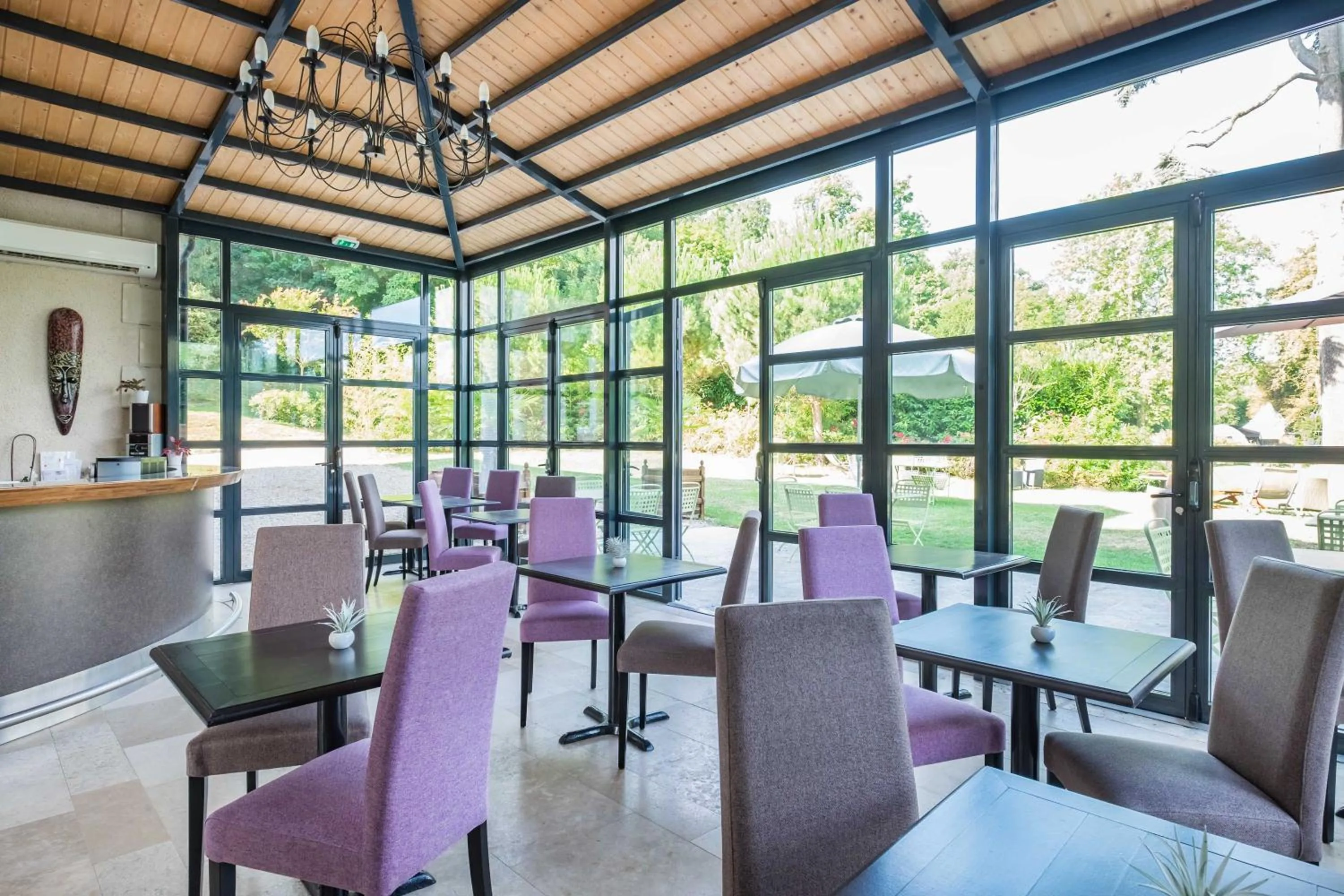 Hôtel & Spa du Domaine des Thômeaux, The Originals Relais