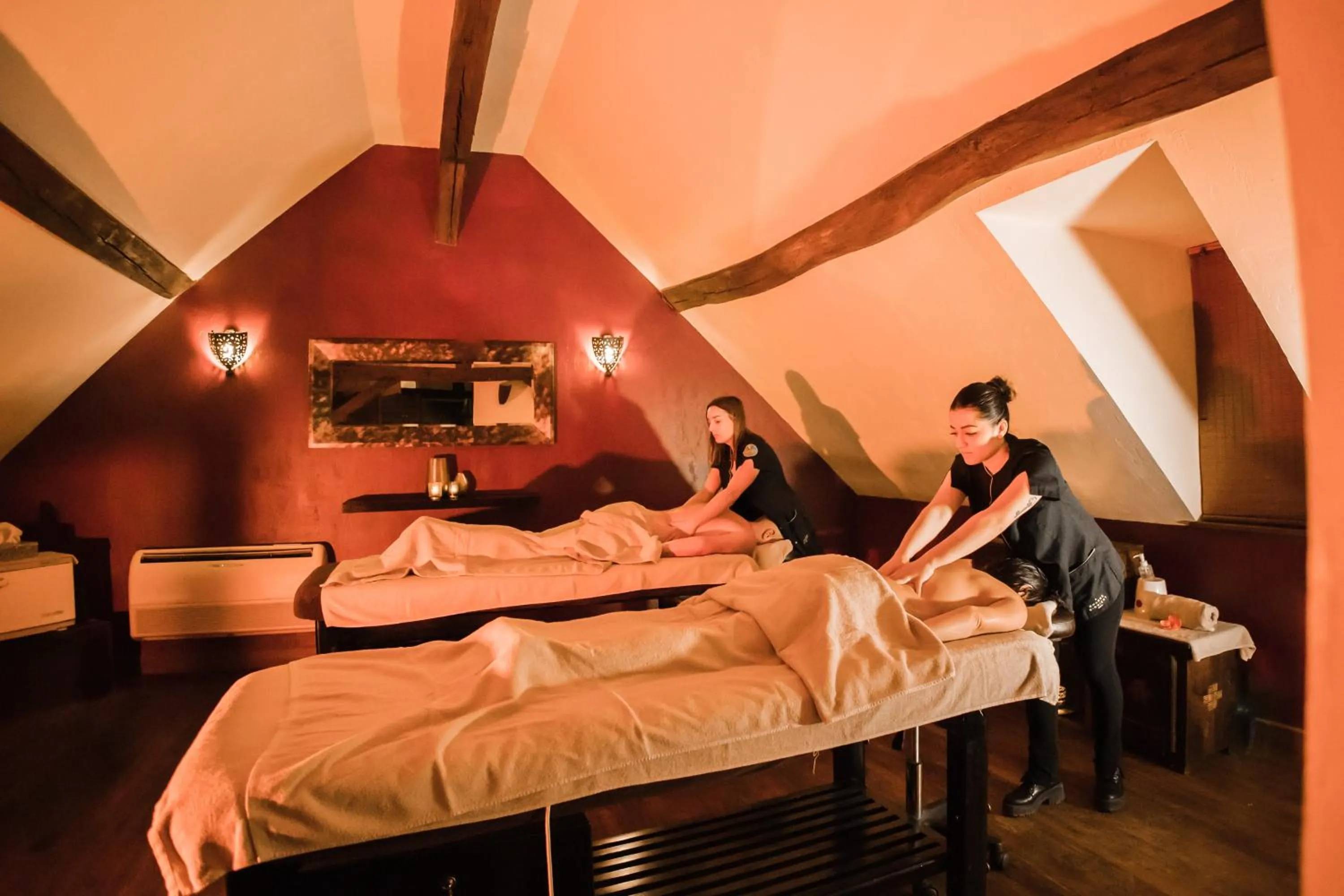 Bed in Hôtel & Spa du Domaine des Thômeaux, The Originals Relais