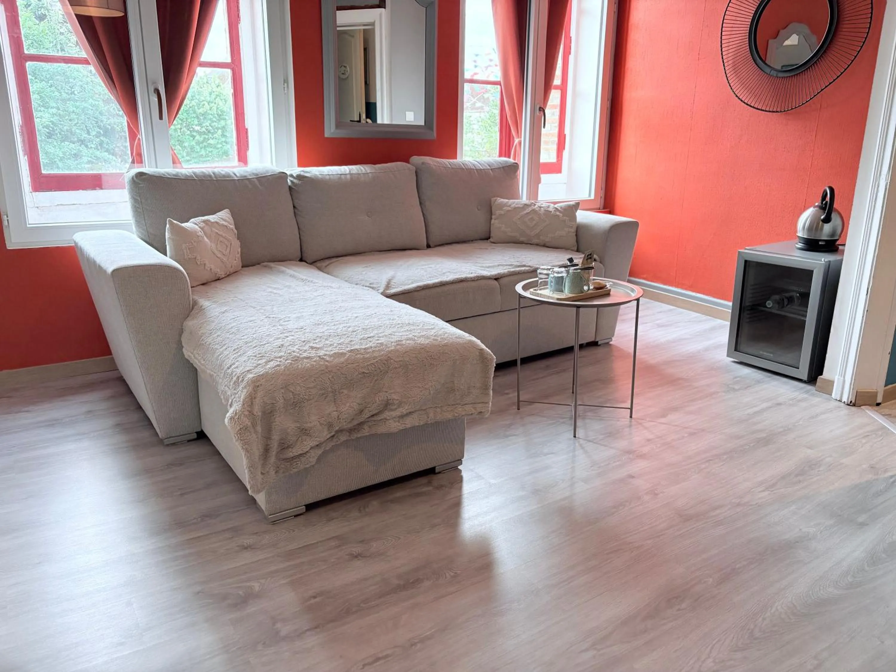 Living room, Bed in Au Richebourg Nogent