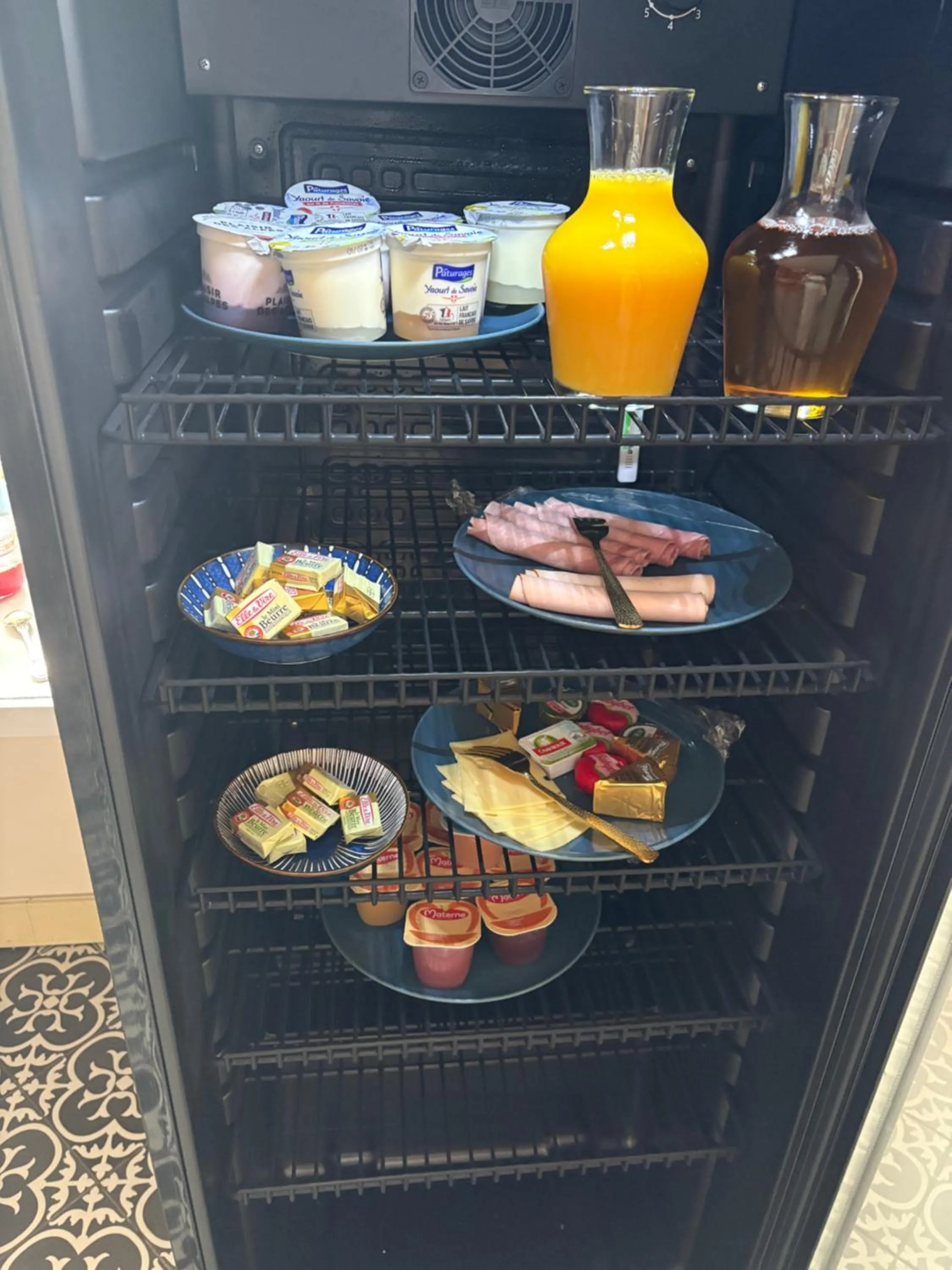 Breakfast in Au Richebourg Nogent