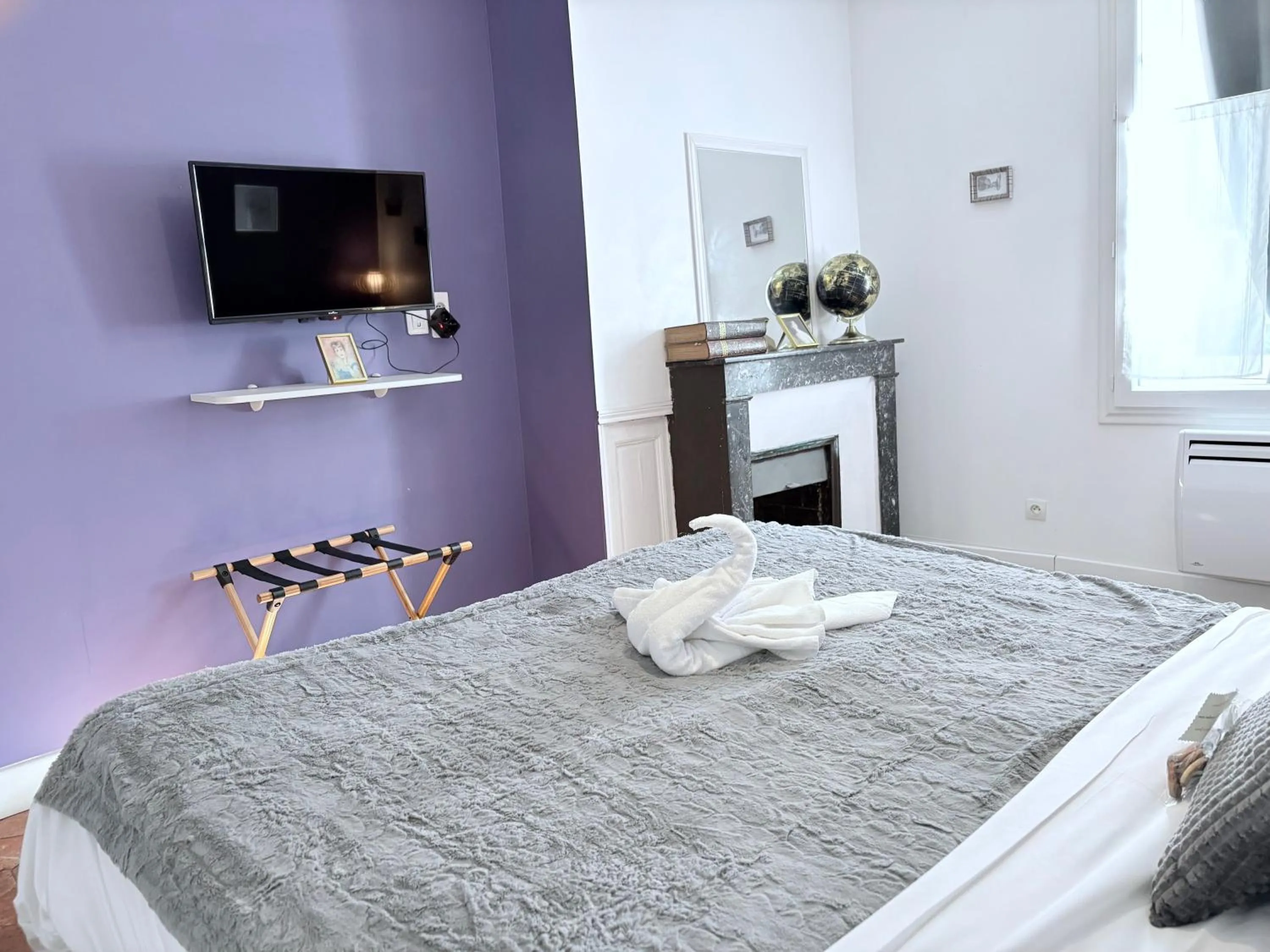 Bedroom, Bed in Au Richebourg Nogent