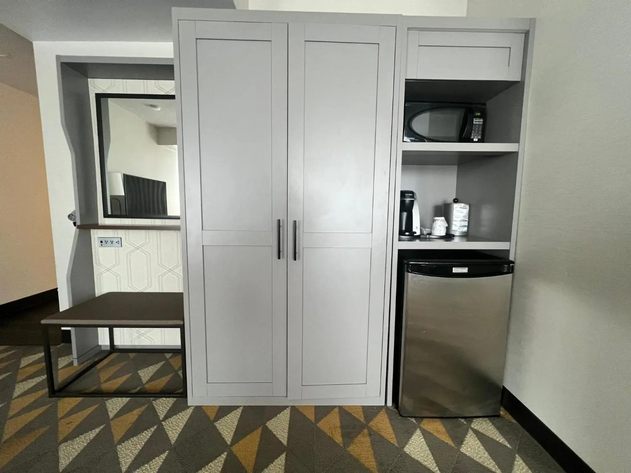 Photo of the whole room in Holiday Inn Toronto Airport East by IHG Photo of the whole room in Holiday Inn Toronto Airport East by IHG