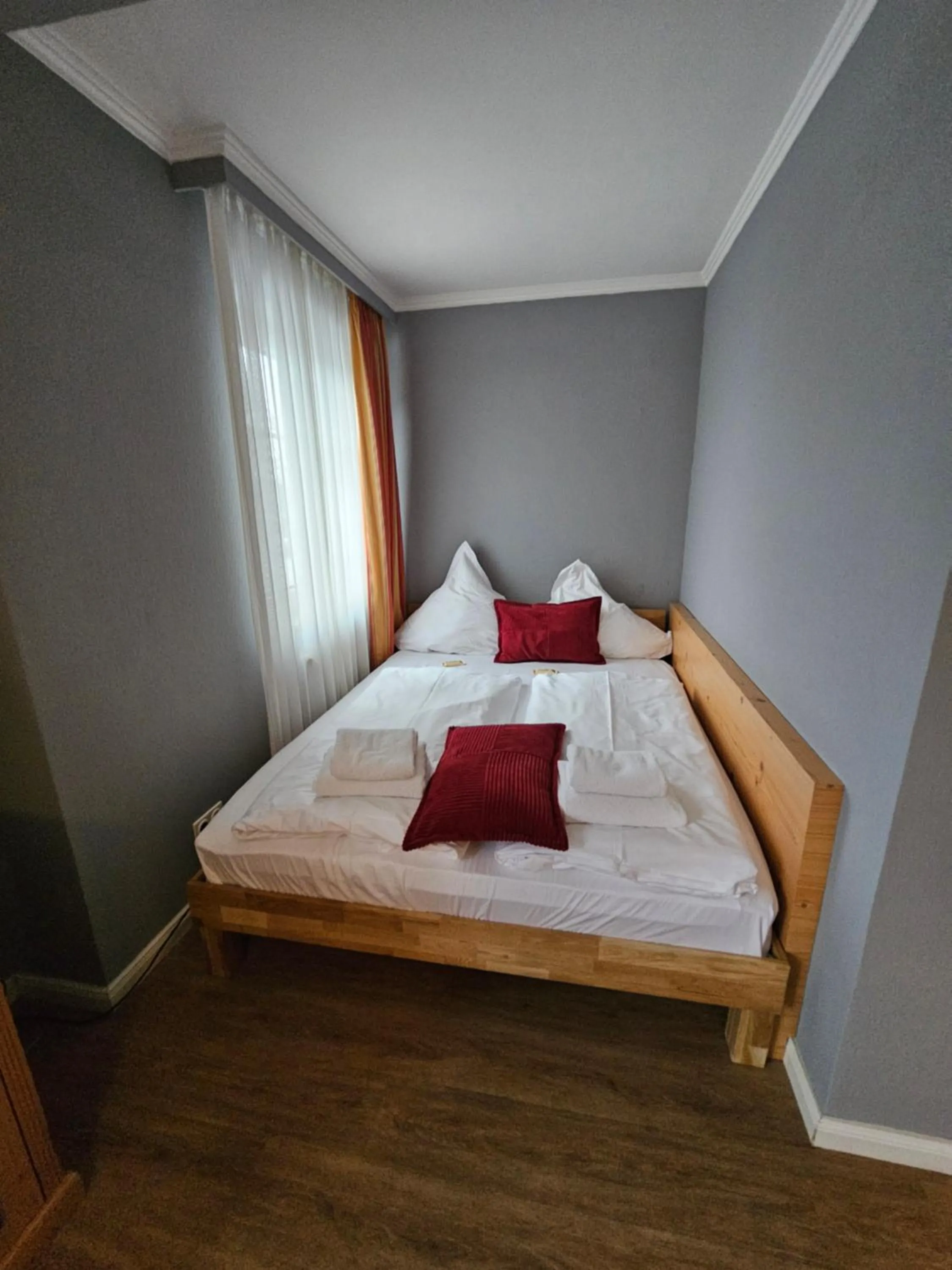 Bed in Hotel Zum Zeppelin Hamburg