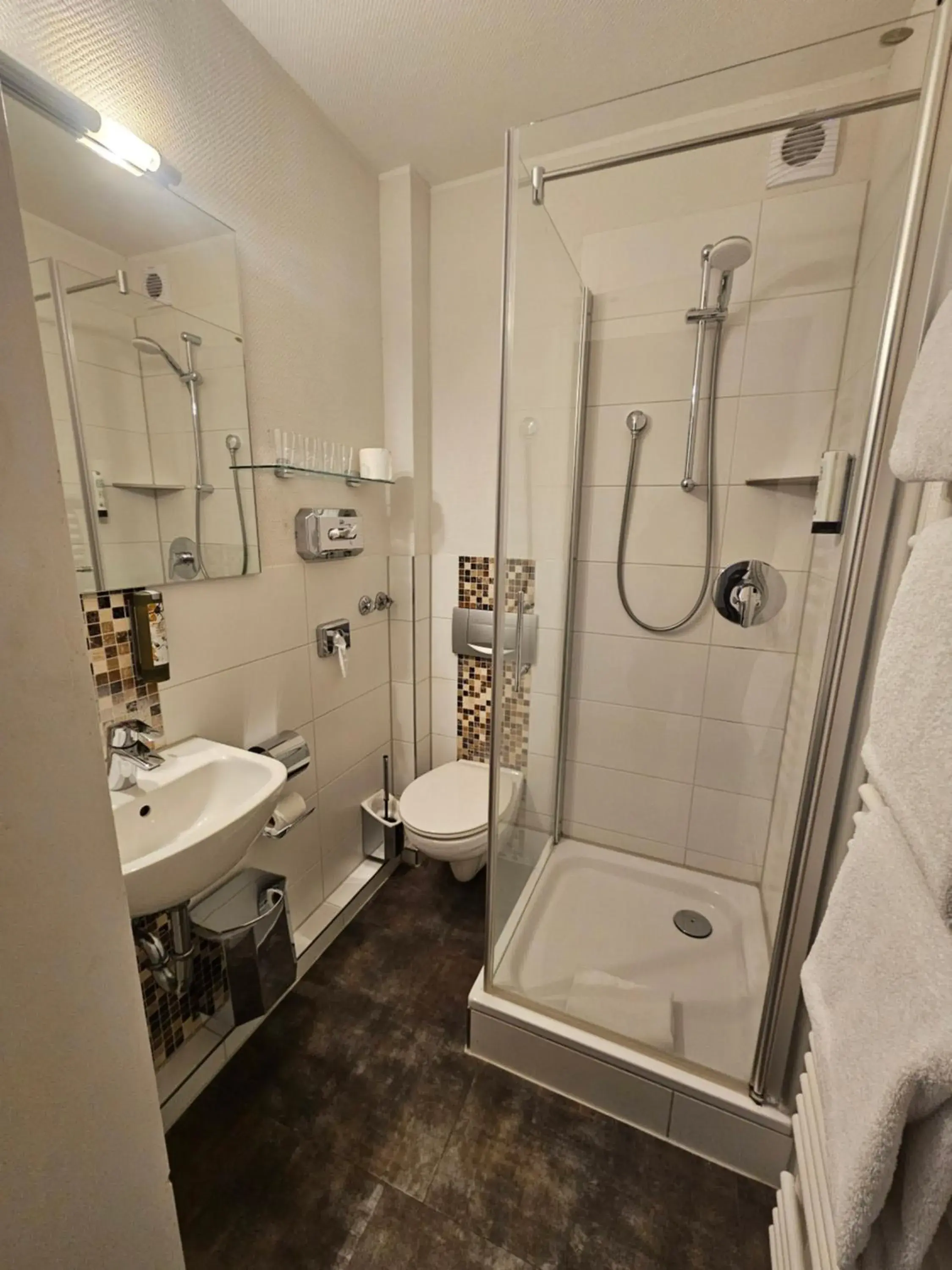 Quadruple Room in Hotel Zum Zeppelin Hamburg Quadruple Room in Hotel Zum Zeppelin Hamburg