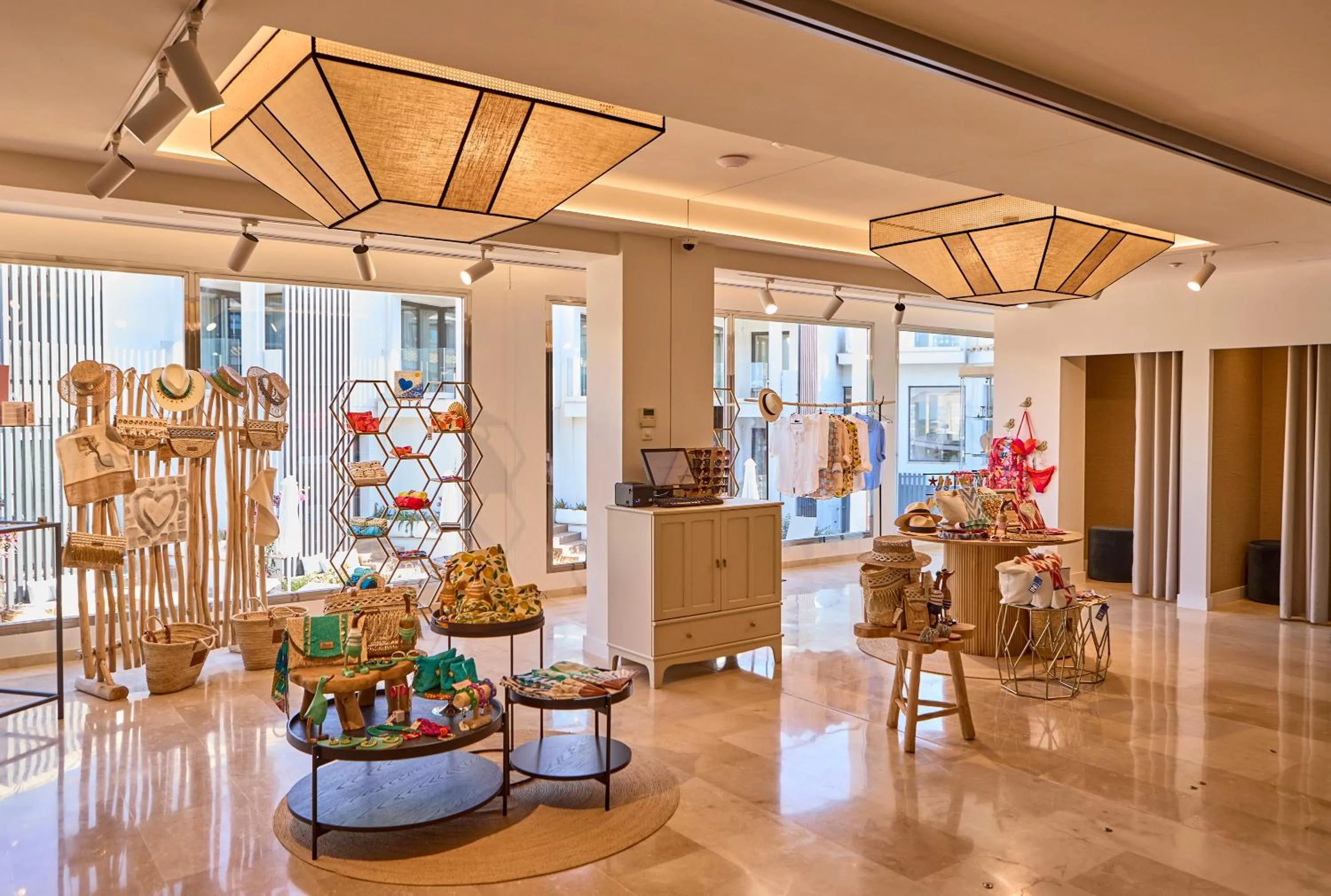 On-site shops in Universal Grand León & Spa