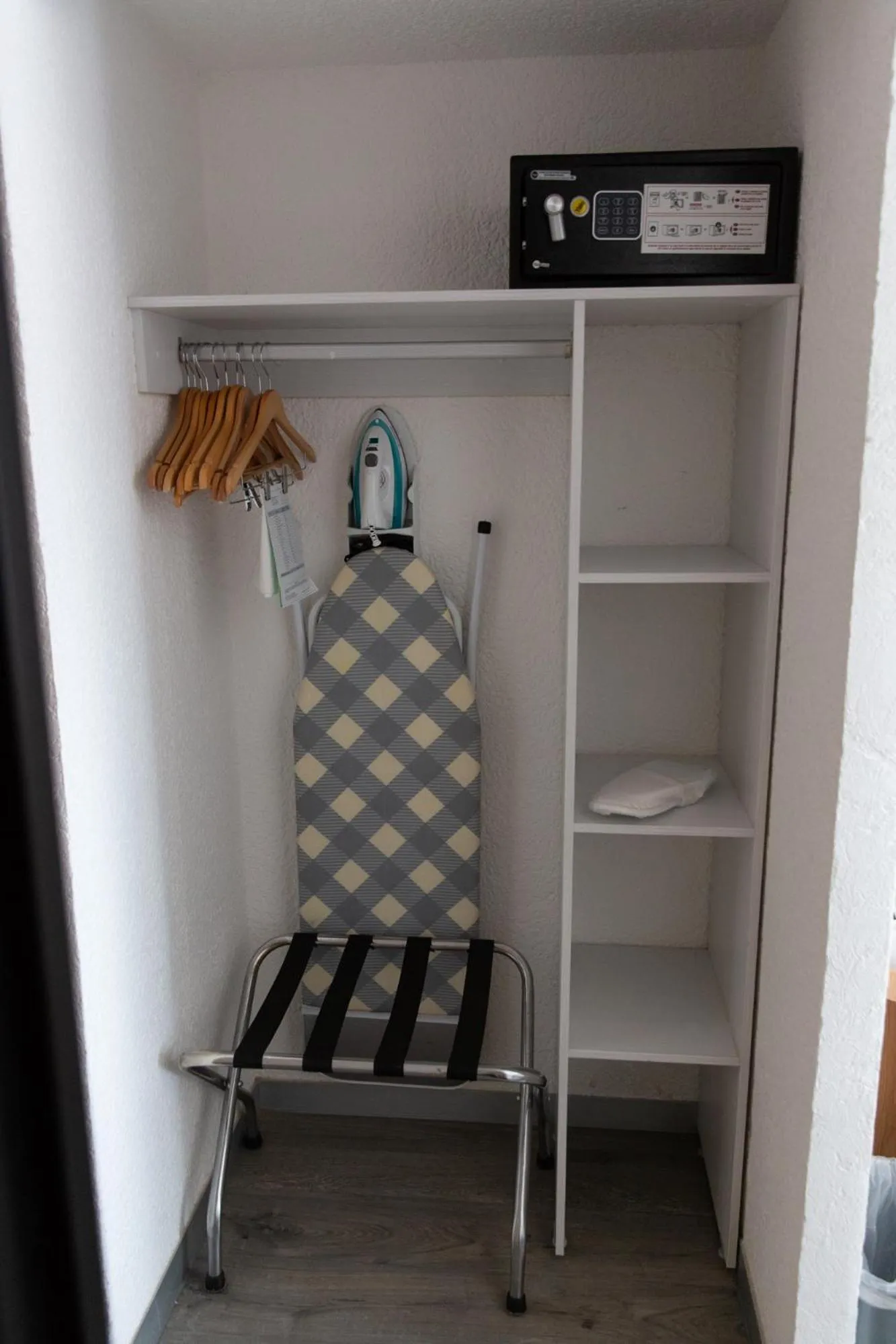 wardrobe in Best Western Plus Gran Hotel Centro Historico