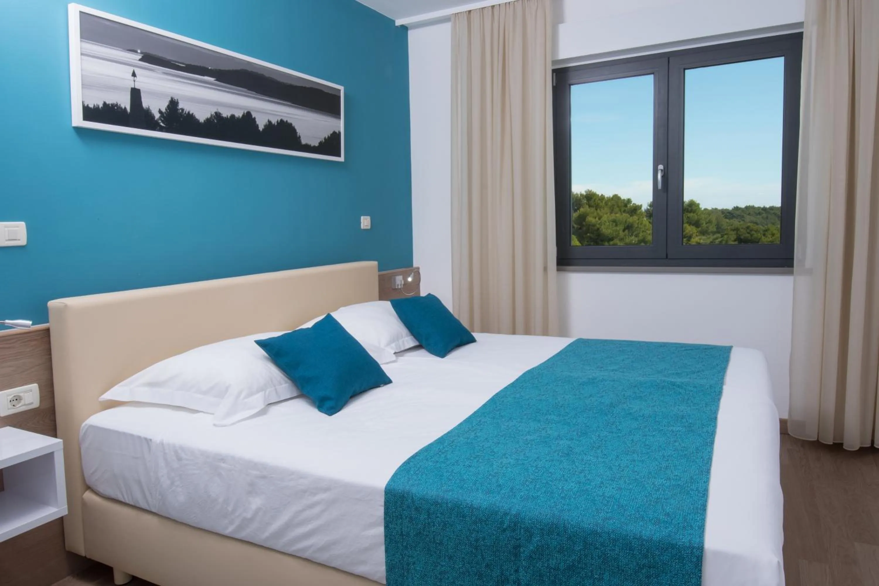 Bedroom, Bed in Aparthotel Punta Blu - POOL & SPA