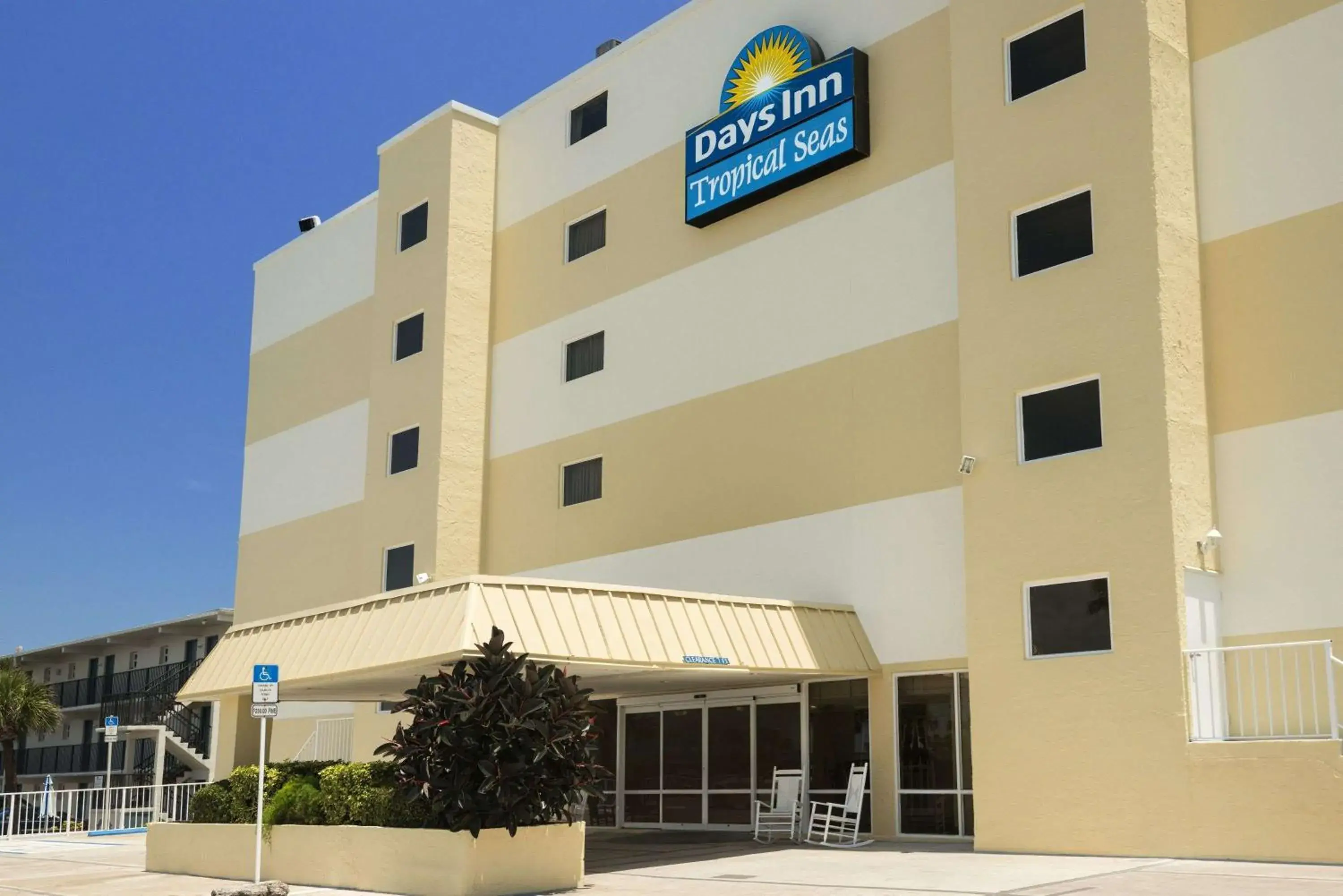 Property building in Days Inn by Wyndham Daytona Oceanfront Property building in Days Inn by Wyndham Daytona Oceanfront