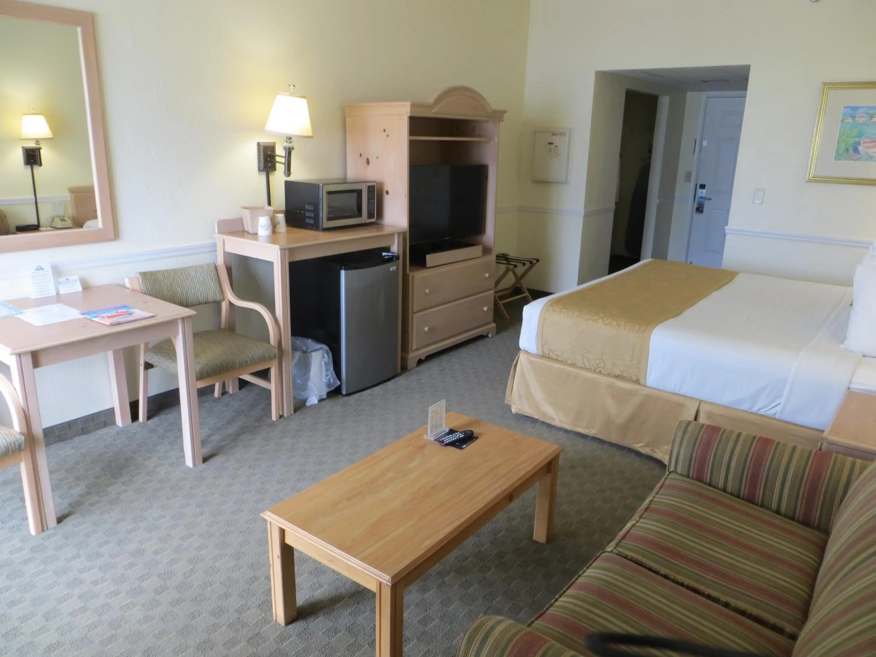 Photo of the whole room, Bed in Days Inn by Wyndham Daytona Oceanfront