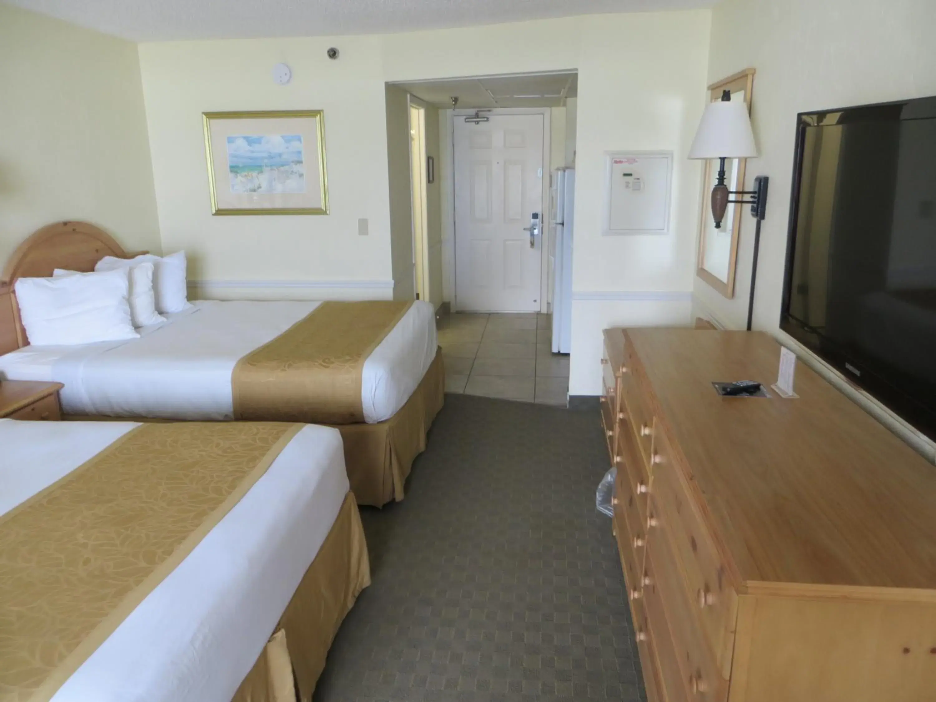 Bed in Days Inn by Wyndham Daytona Oceanfront Bed in Days Inn by Wyndham Daytona Oceanfront