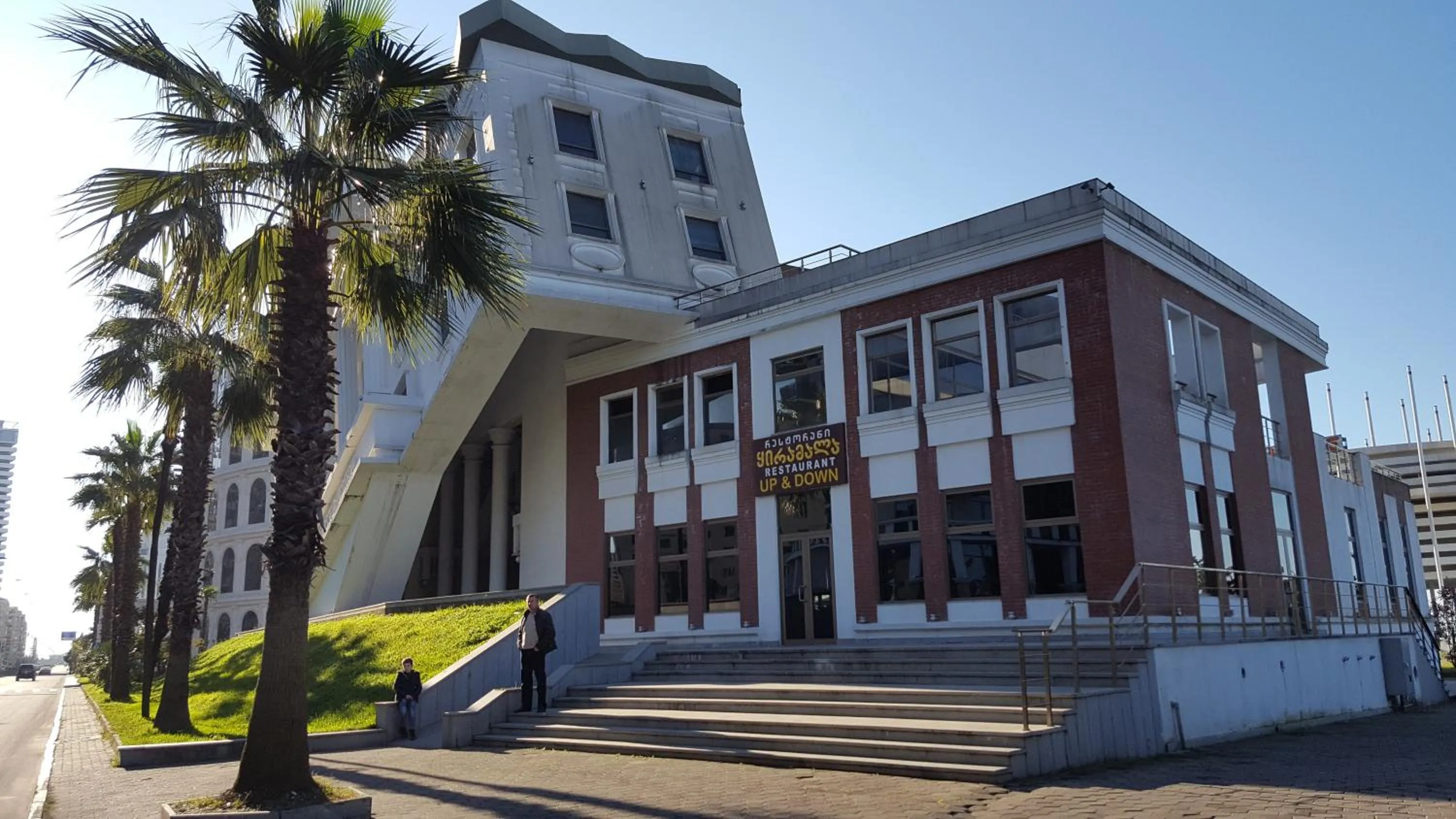 Restaurant/places to eat in Mimino Apartment Deluxe First Line (C II)