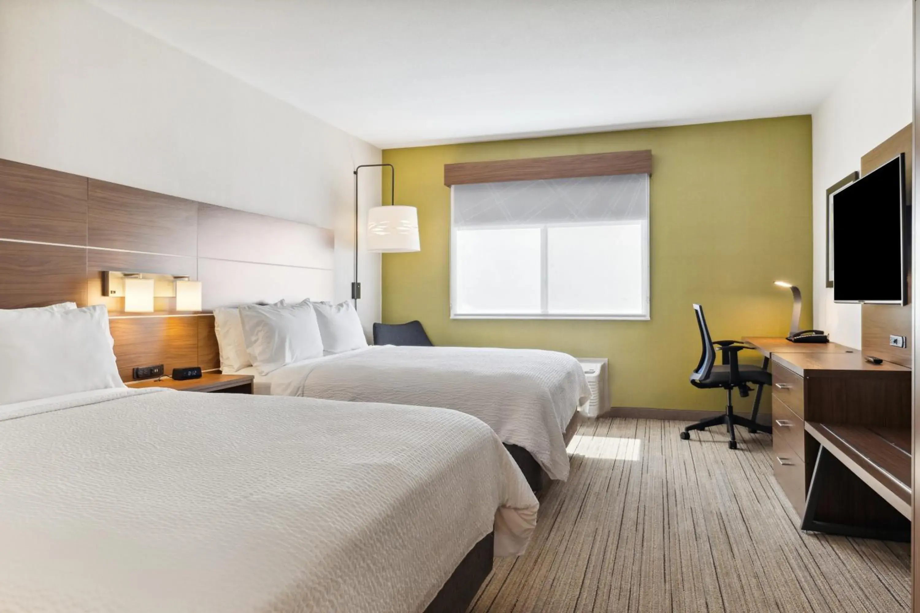 Bed in Holiday Inn Express & Suites Mountain View Silicon Valley by IHG Bed in Holiday Inn Express & Suites Mountain View Silicon Valley by IHG
