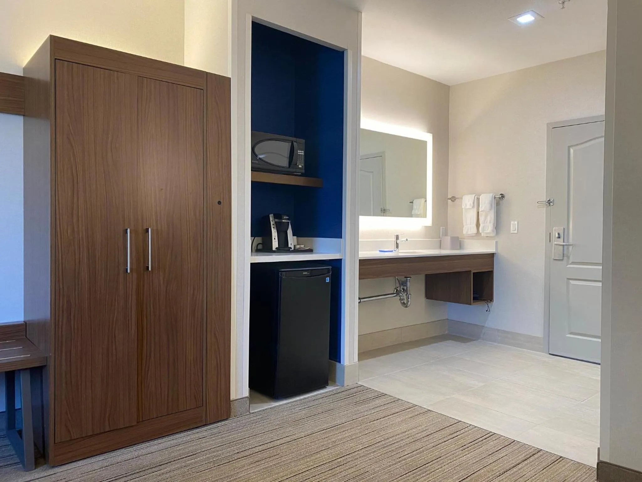 Photo of the whole room in Holiday Inn Express & Suites Mountain View Silicon Valley by IHG