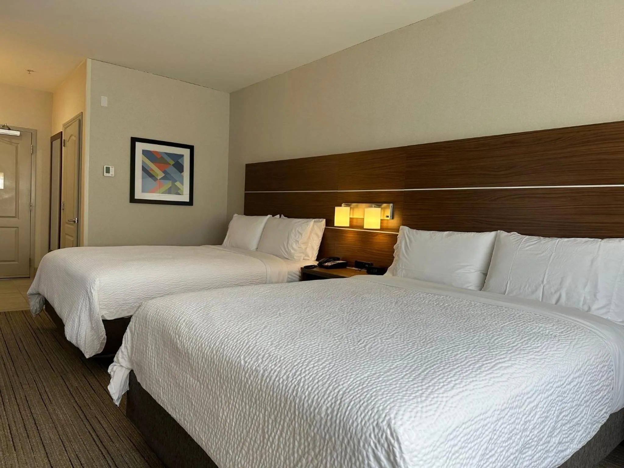 Photo of the whole room, Bed in Holiday Inn Express & Suites Mountain View Silicon Valley by IHG