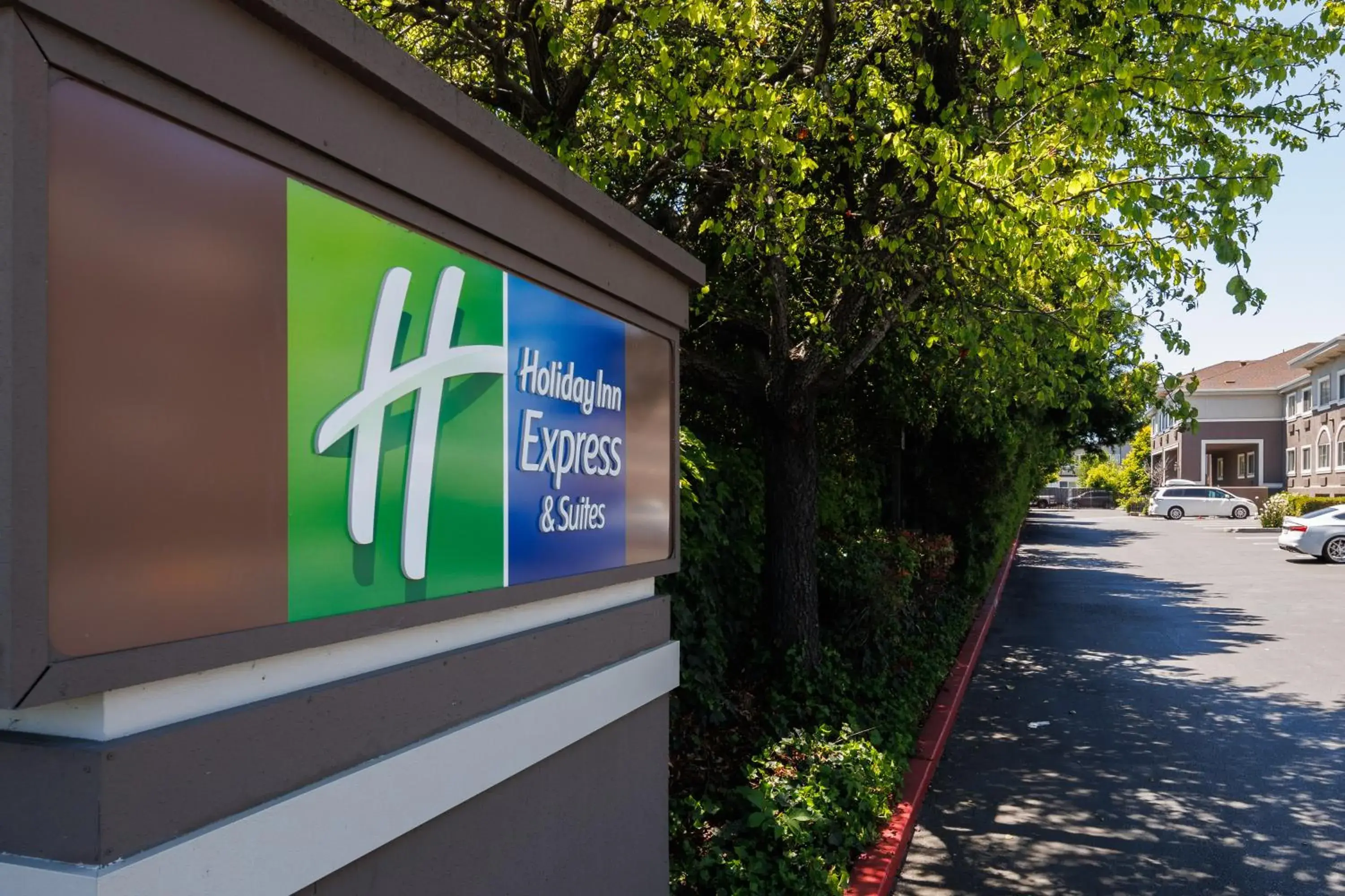 Property logo or sign in Holiday Inn Express & Suites Mountain View Silicon Valley by IHG Property logo or sign in Holiday Inn Express & Suites Mountain View Silicon Valley by IHG