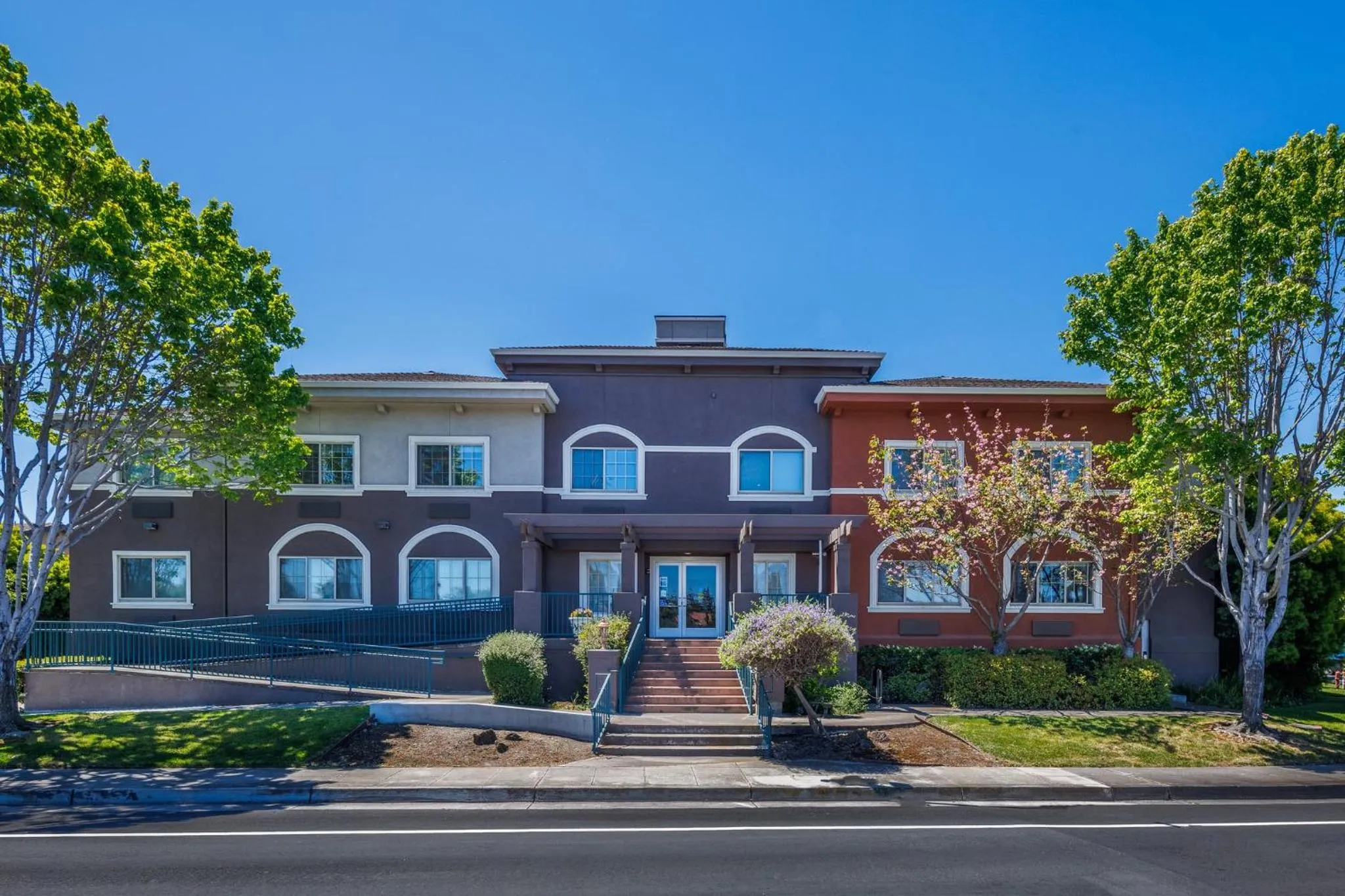 Property building in Holiday Inn Express & Suites Mountain View Silicon Valley by IHG