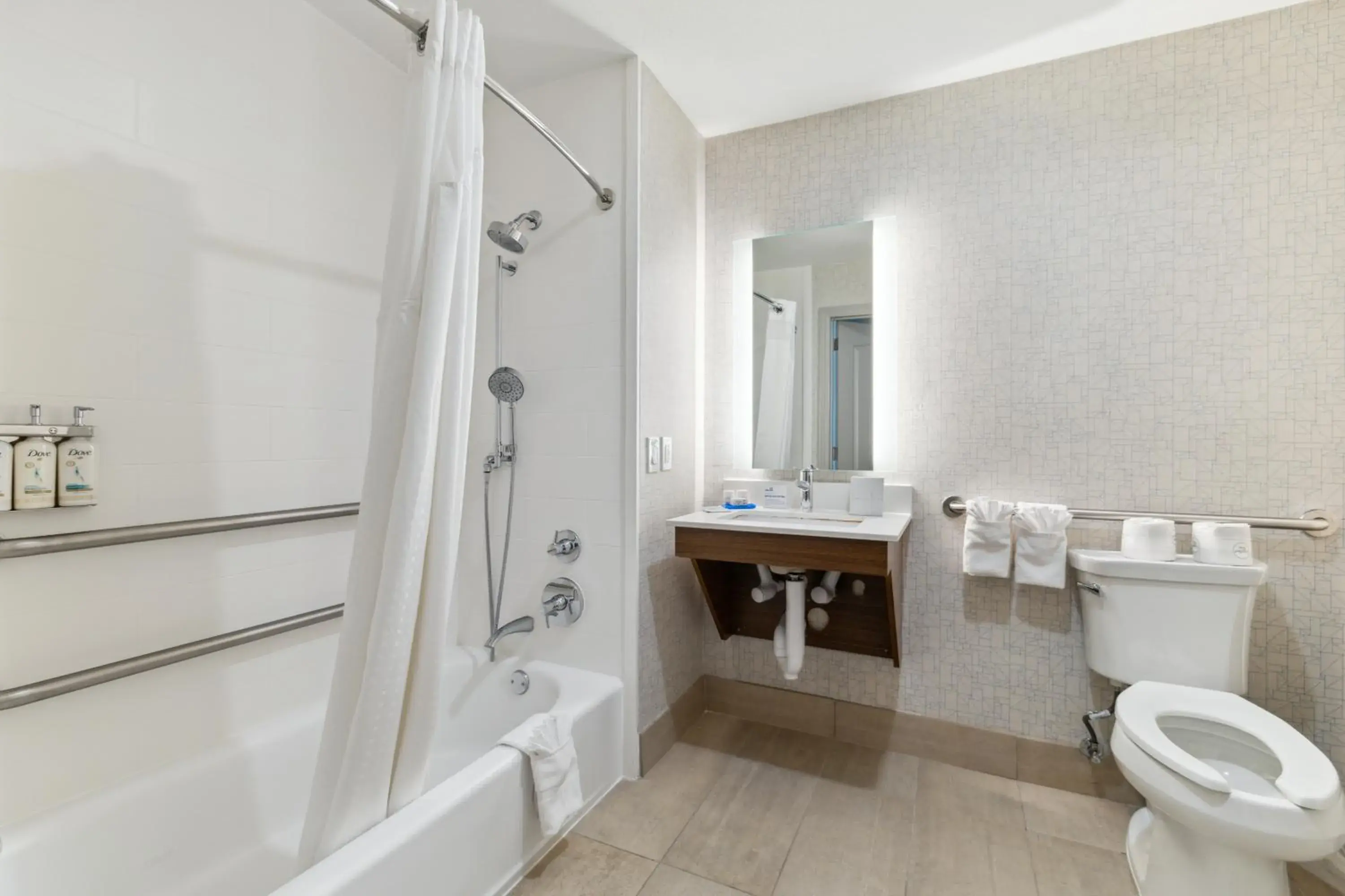Shower in Holiday Inn Express & Suites Mountain View Silicon Valley by IHG Shower in Holiday Inn Express & Suites Mountain View Silicon Valley by IHG
