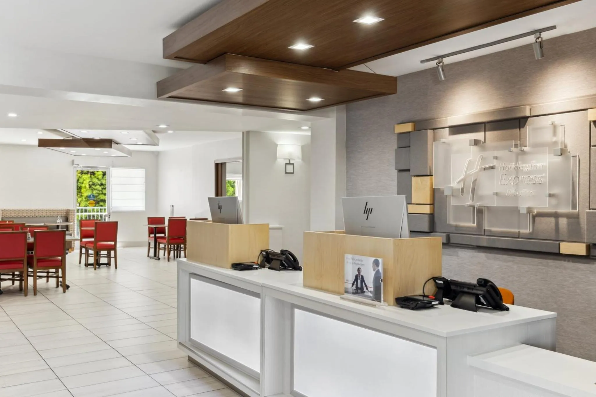 Property building in Holiday Inn Express & Suites Mountain View Silicon Valley by IHG