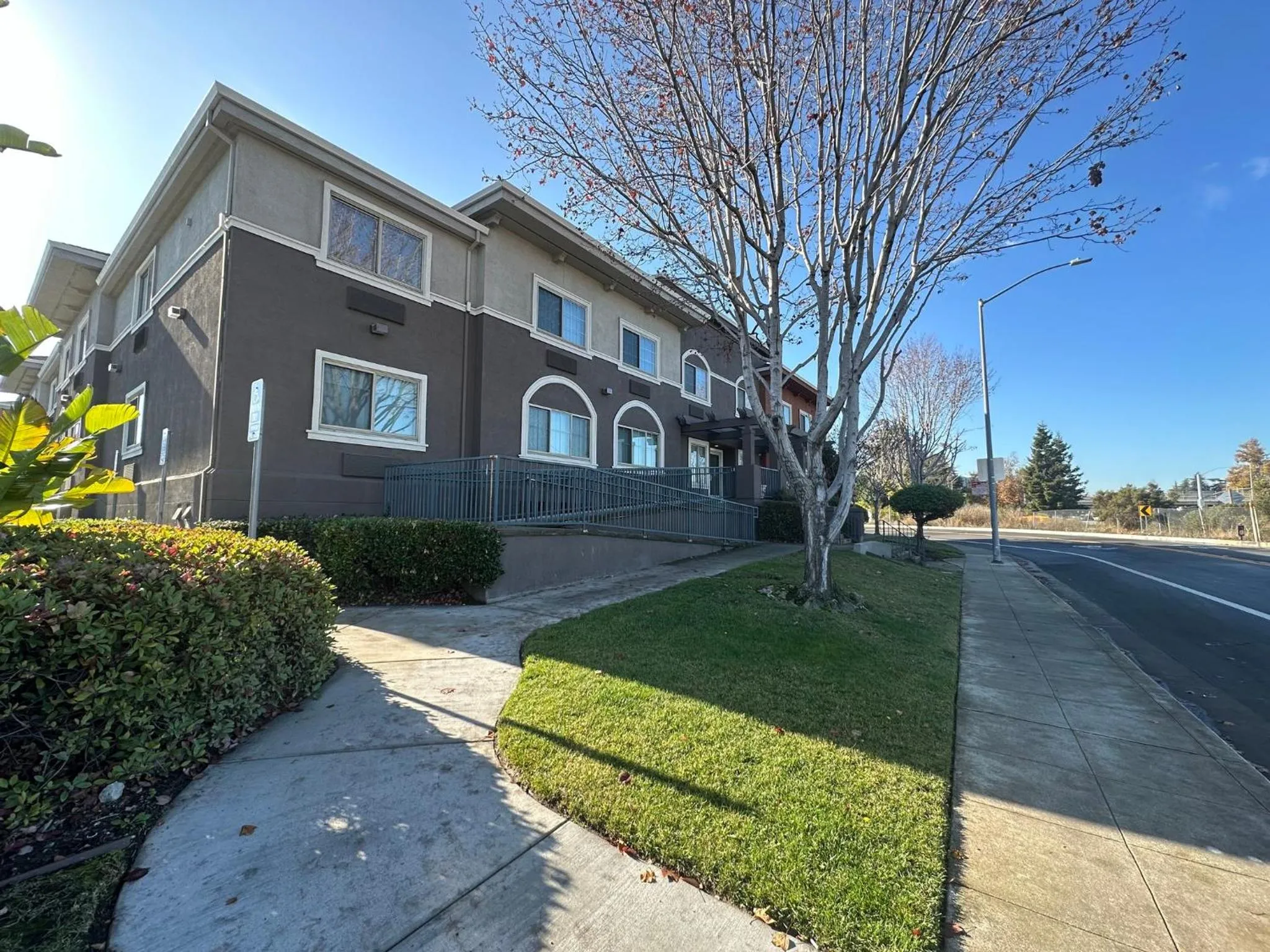 Property building in Holiday Inn Express & Suites Mountain View Silicon Valley by IHG