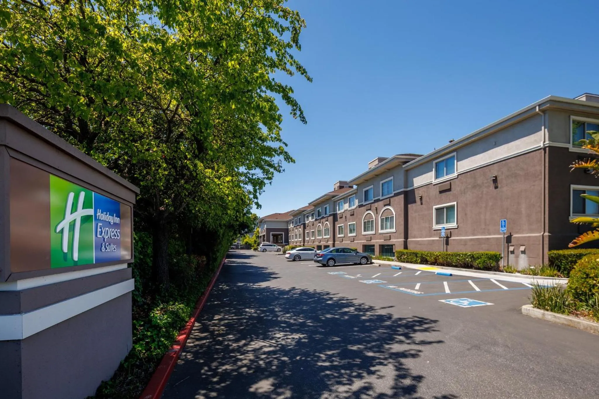 Property building in Holiday Inn Express & Suites Mountain View Silicon Valley by IHG