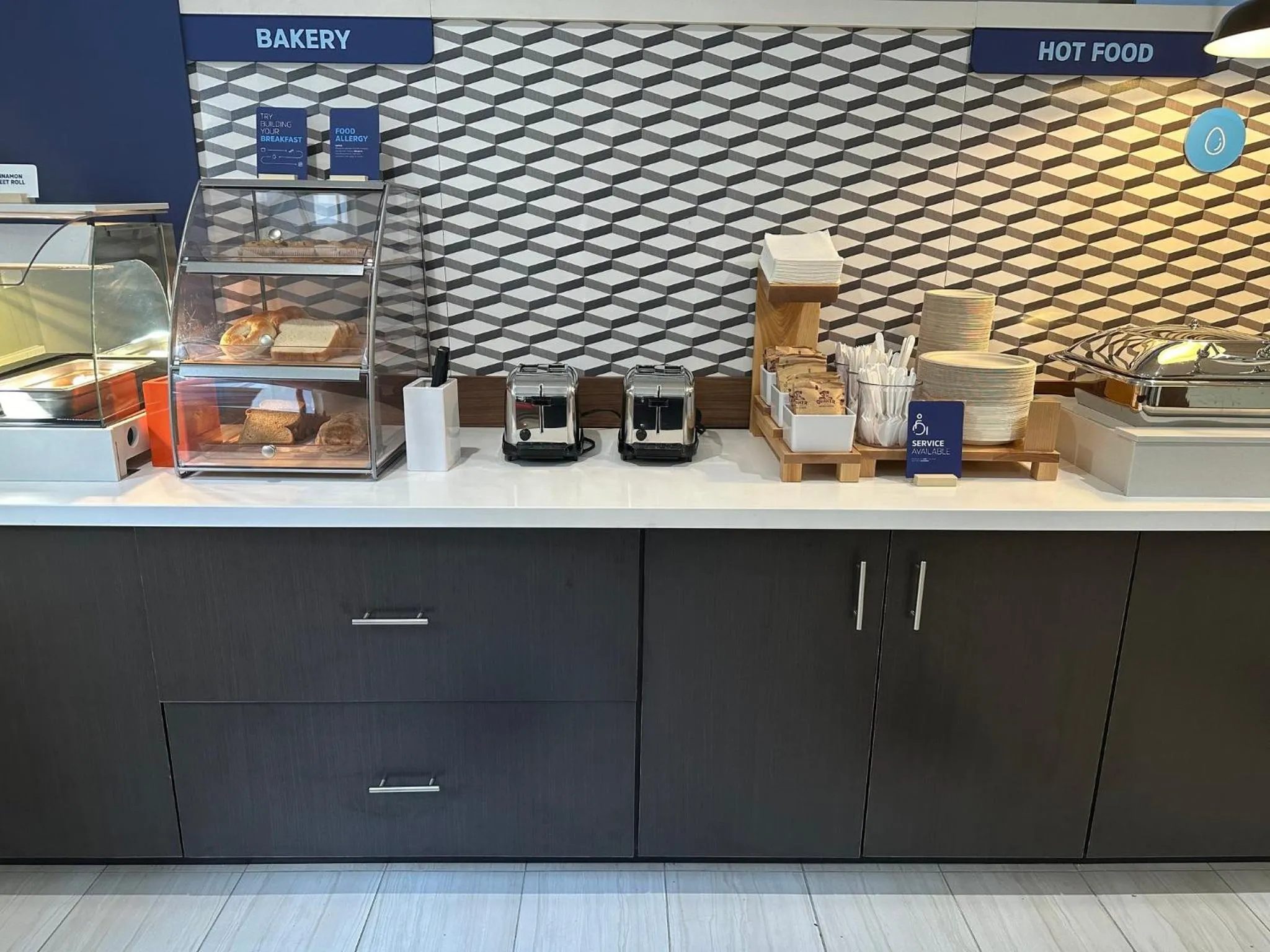 Breakfast in Holiday Inn Express & Suites Mountain View Silicon Valley by IHG