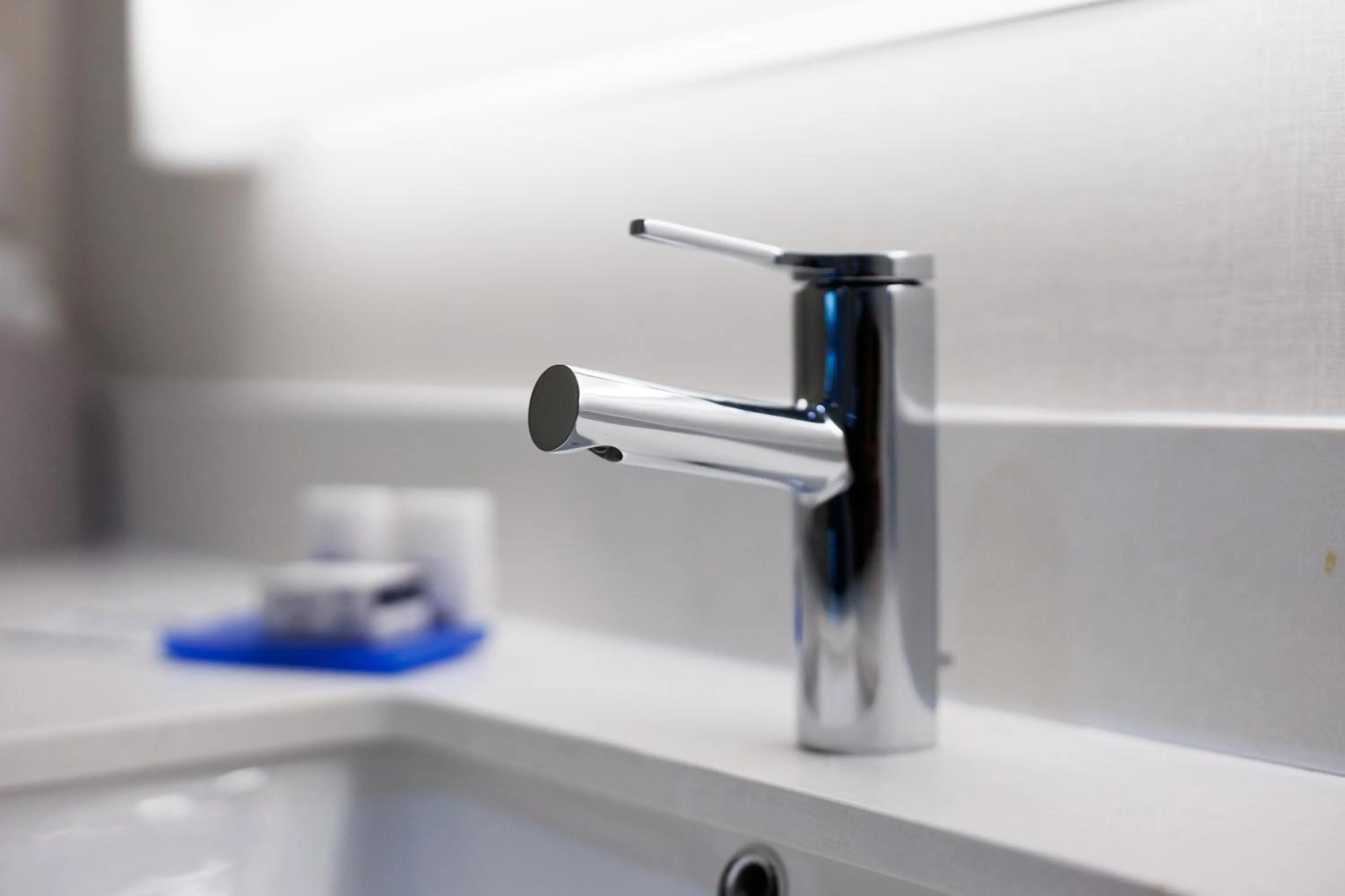 Bathroom in Holiday Inn Express & Suites Mountain View Silicon Valley by IHG