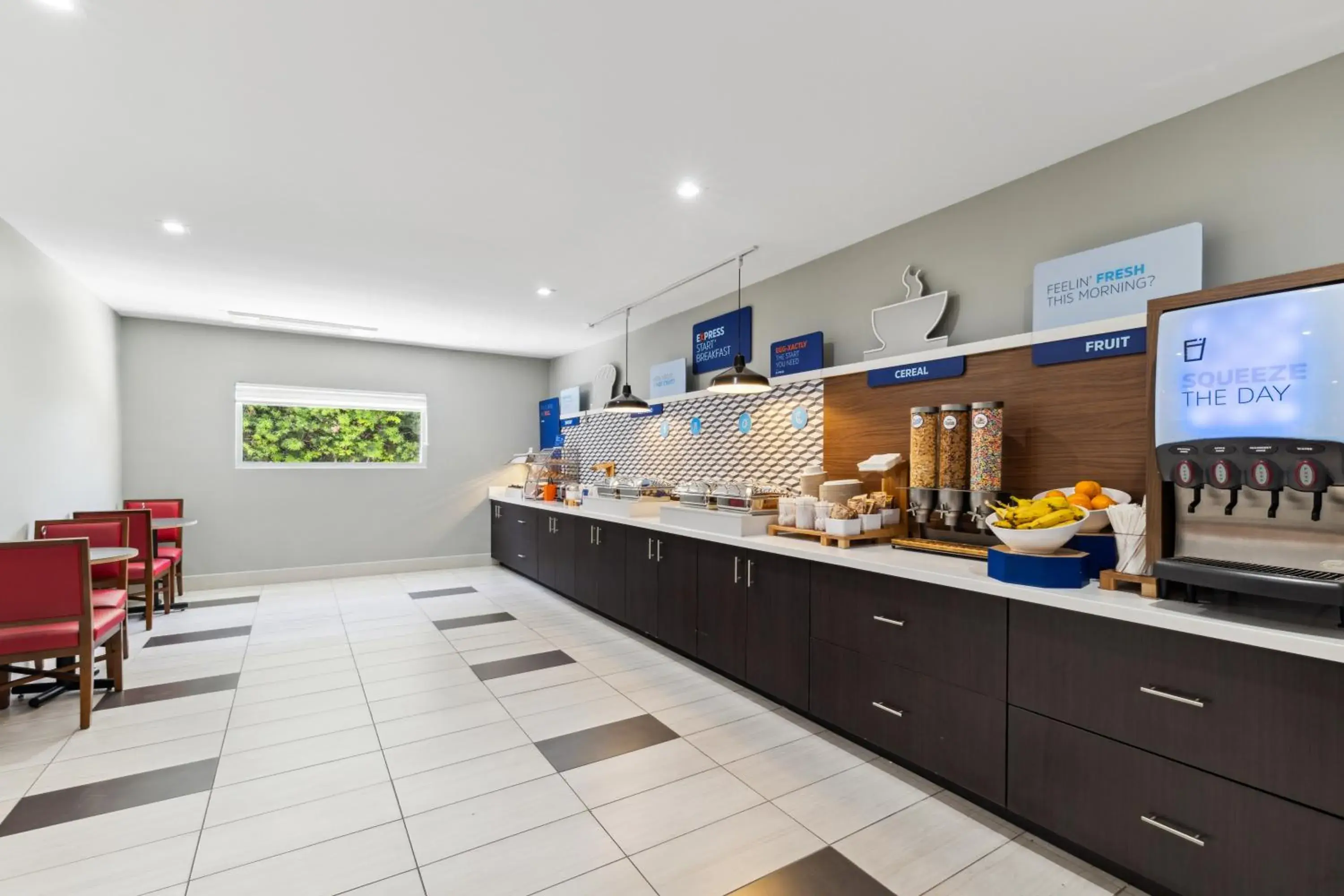 Breakfast in Holiday Inn Express & Suites Mountain View Silicon Valley by IHG Breakfast in Holiday Inn Express & Suites Mountain View Silicon Valley by IHG