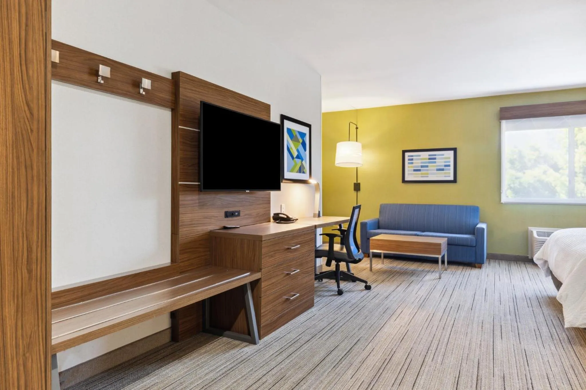 Photo of the whole room in Holiday Inn Express & Suites Mountain View Silicon Valley by IHG