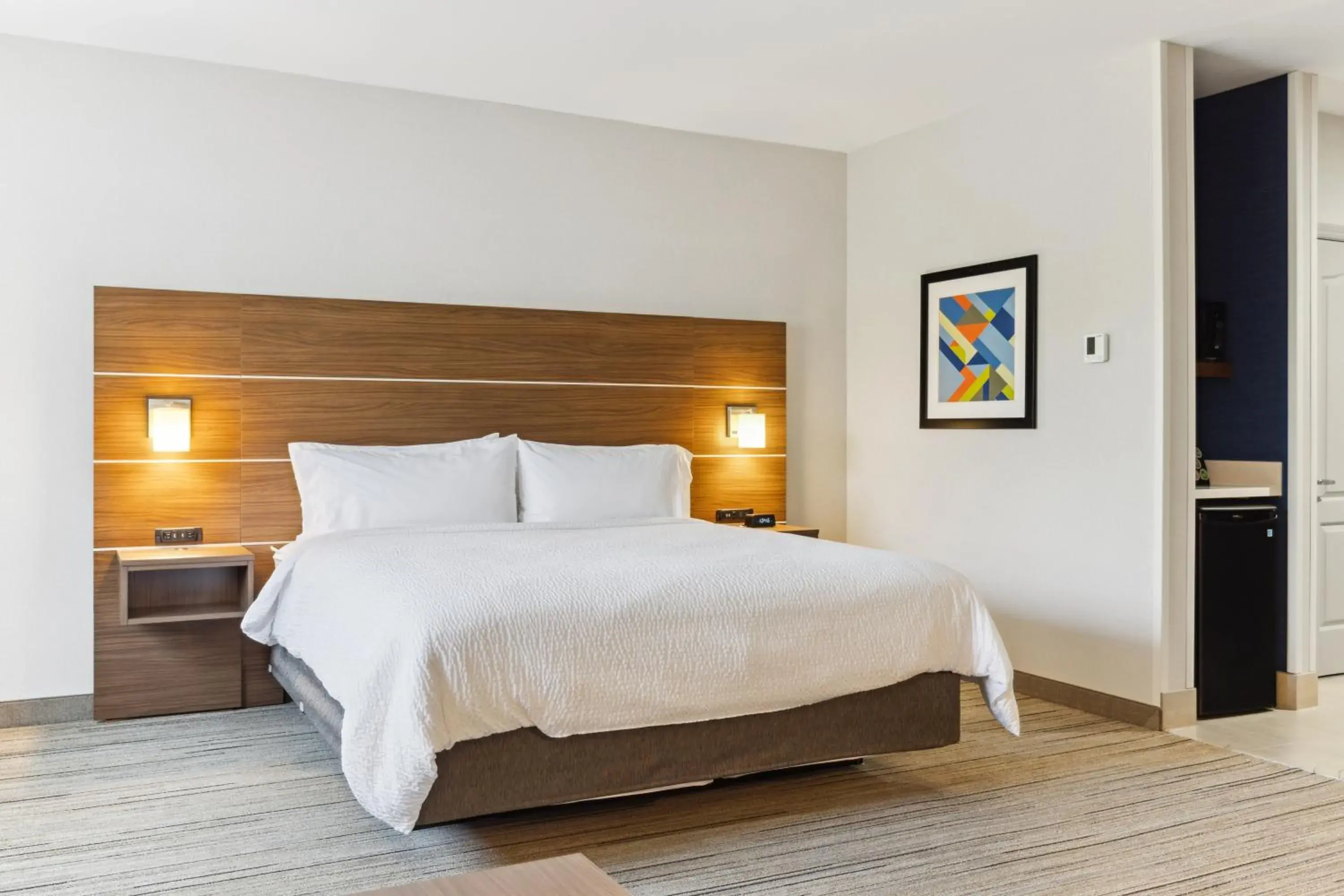 Bed in Holiday Inn Express & Suites Mountain View Silicon Valley by IHG Bed in Holiday Inn Express & Suites Mountain View Silicon Valley by IHG