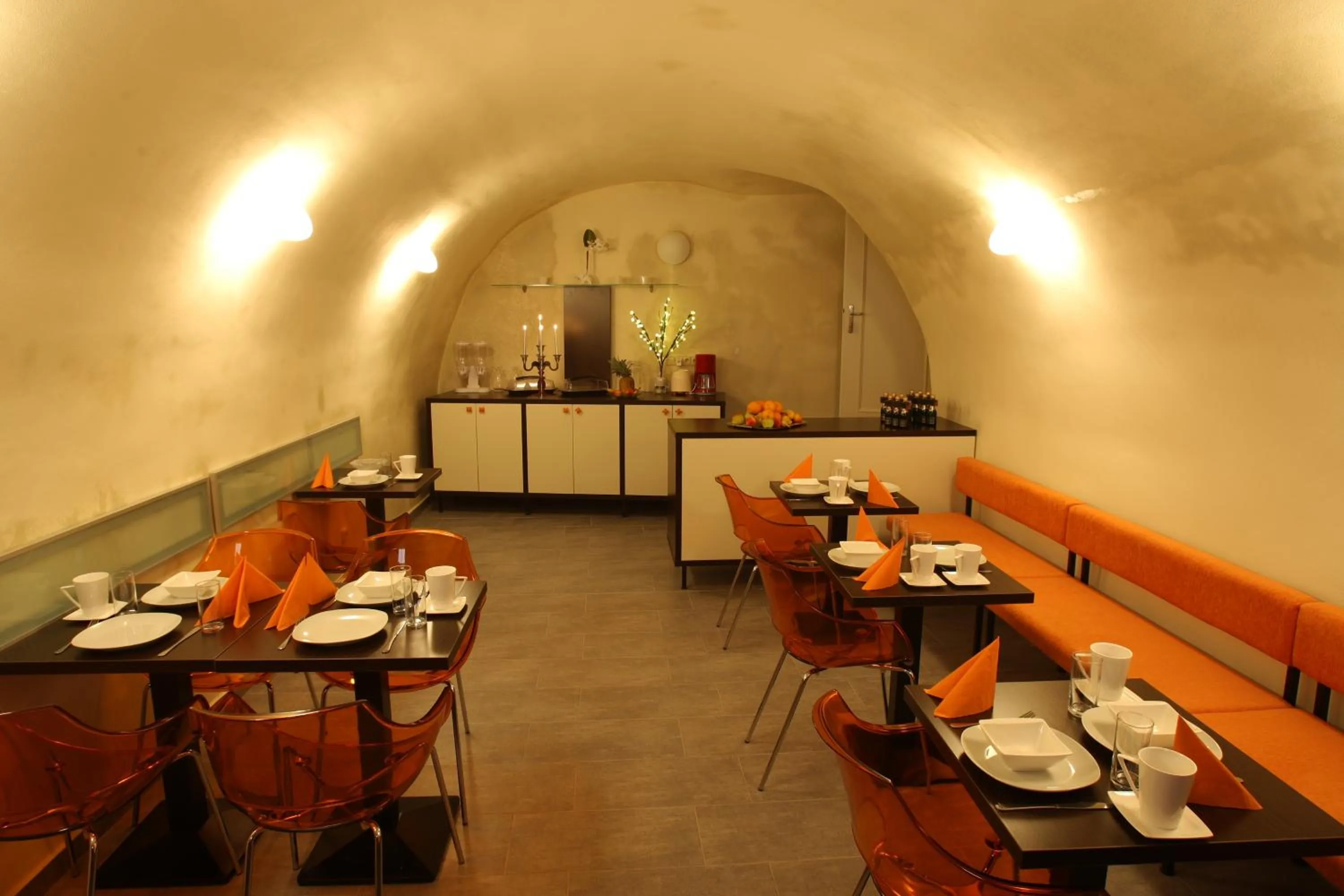 Restaurant/places to eat in Hotel Peregrin