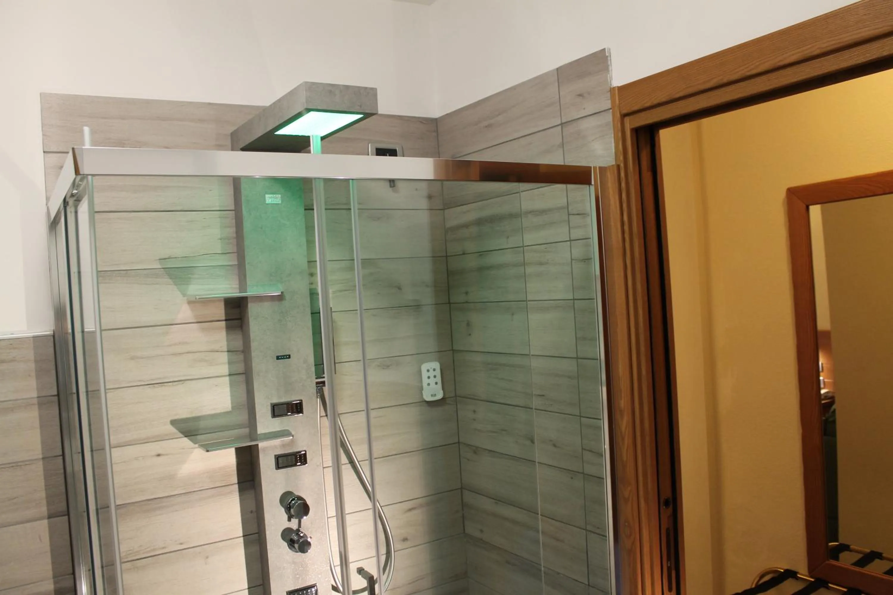 Shower in Grand Hotel Principe