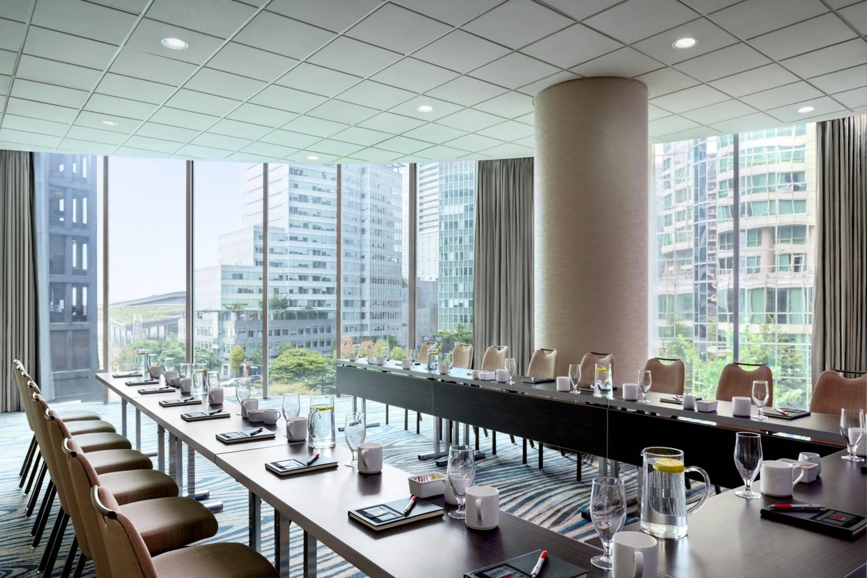 Meeting/conference room in Vancouver Marriott Pinnacle Downtown Hotel