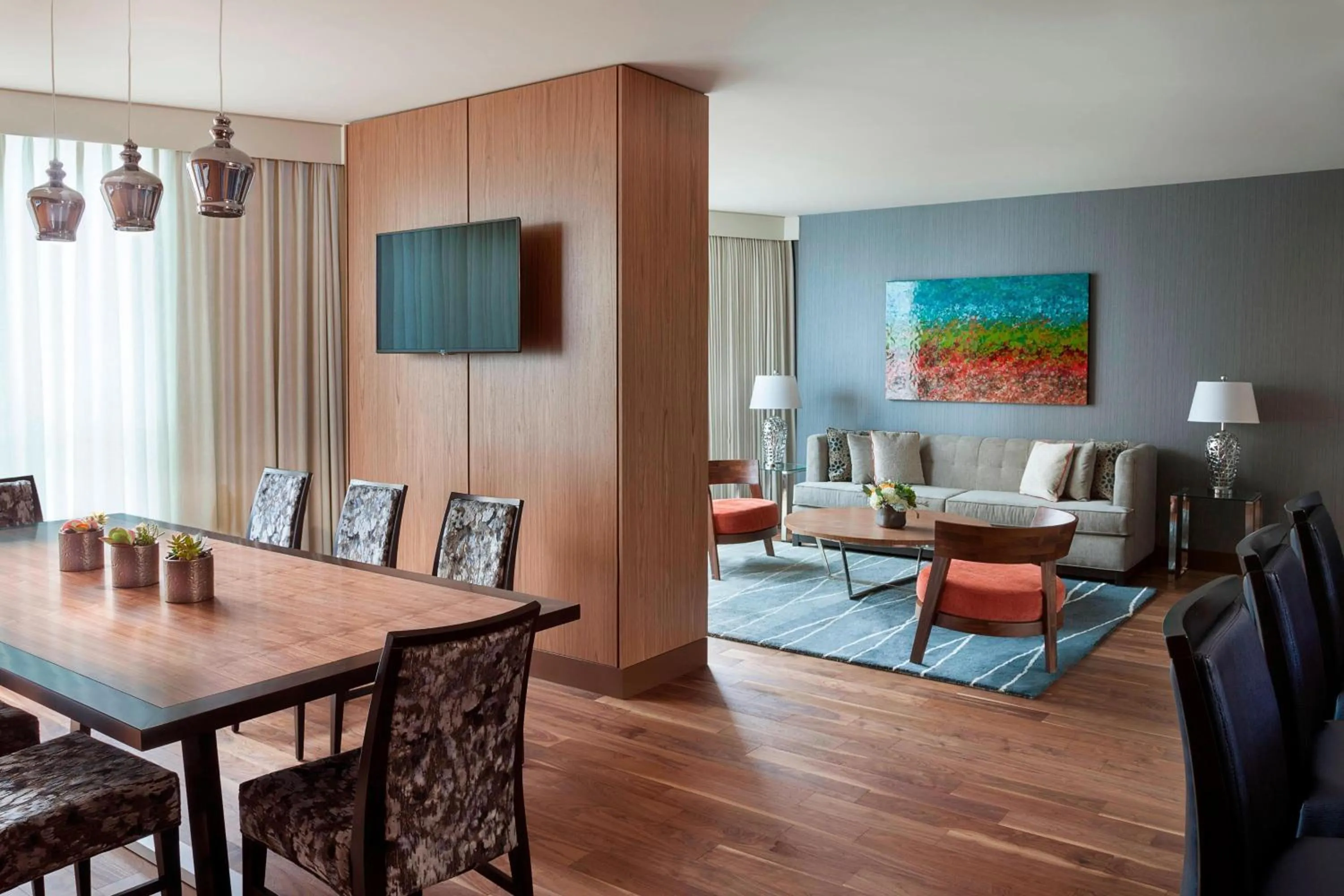 Living room in Vancouver Marriott Pinnacle Downtown Hotel