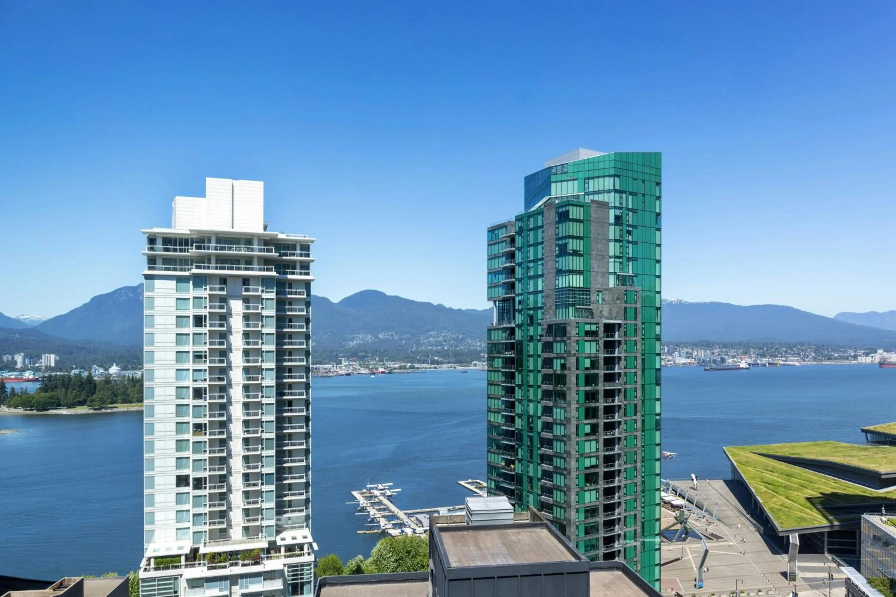 Bedroom in Vancouver Marriott Pinnacle Downtown Hotel