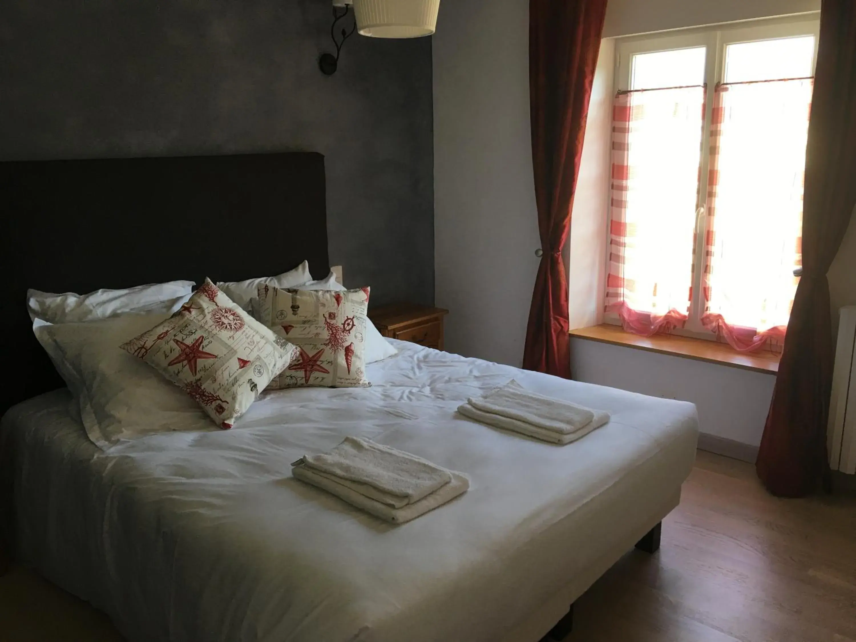 Queen Room with Spa Bath in Les chambres de La Métairie du Dick Queen Room with Spa Bath in Les chambres de La Métairie du Dick