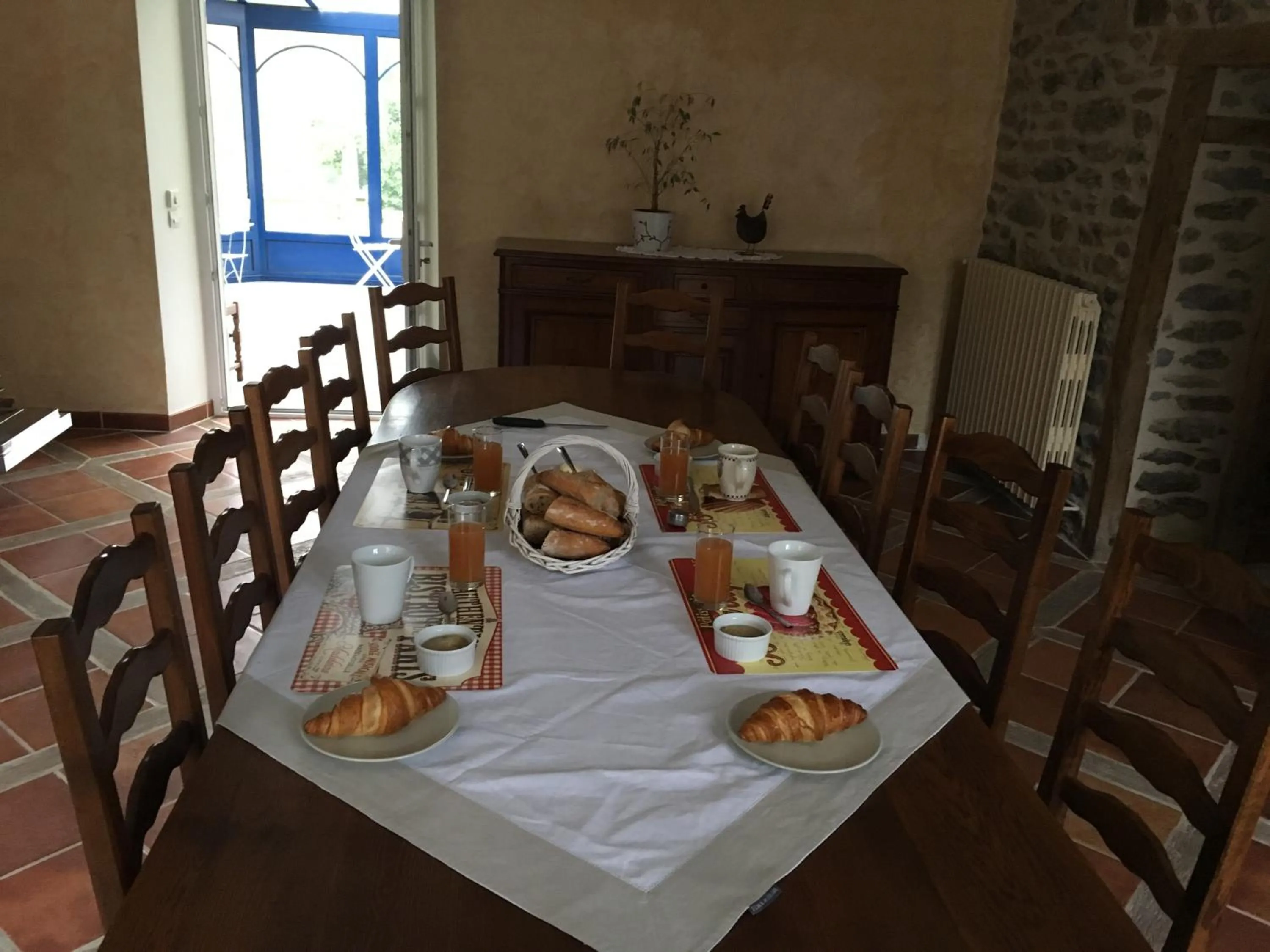 Continental breakfast in Les chambres de La Métairie du Dick